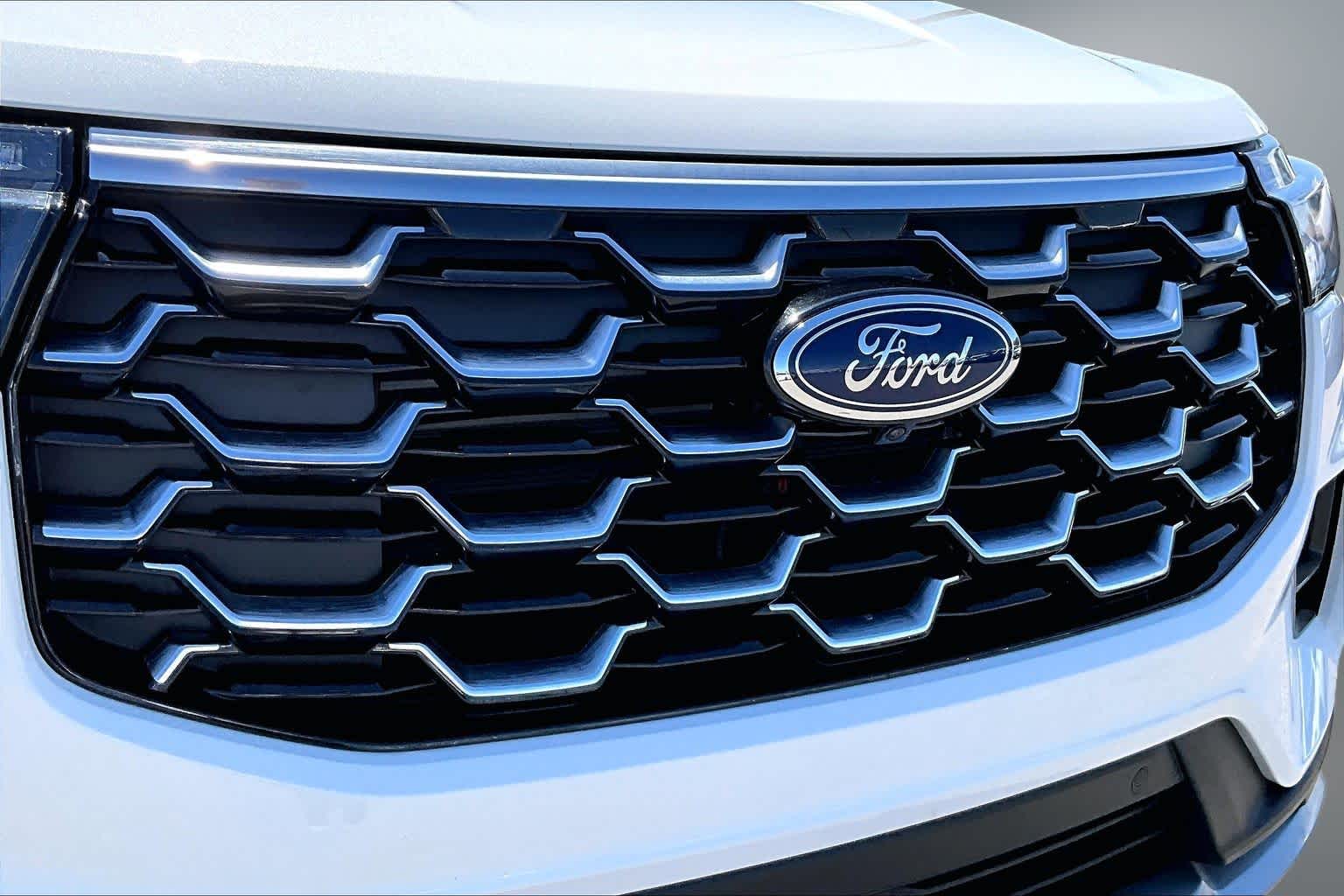 Thumbnail: 2025 Ford Explorer - 32