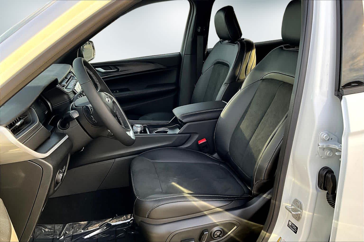 Thumbnail: 2025 Jeep Grand Cherokee - 11