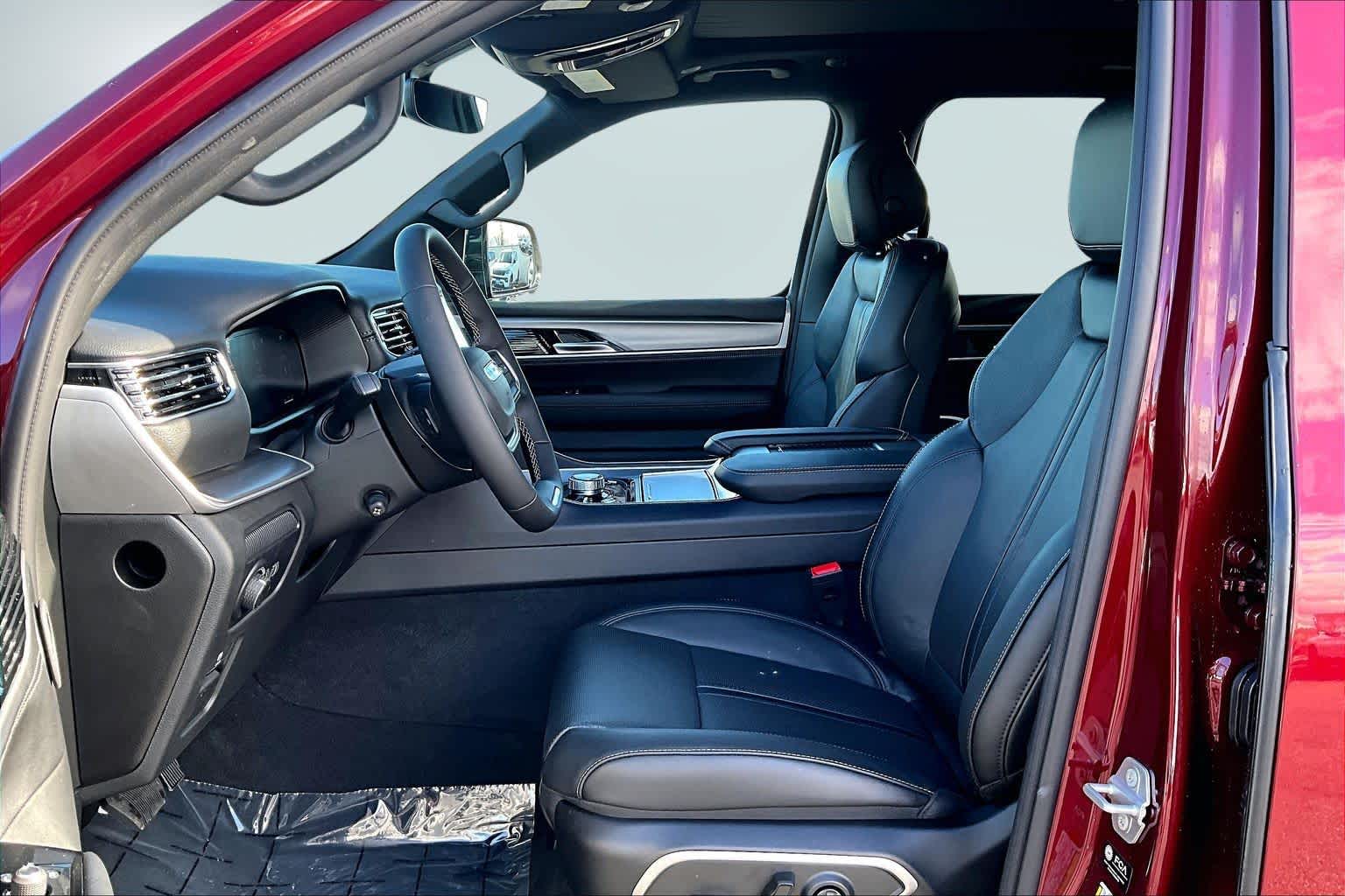 Thumbnail: 2026 Jeep Grand Wagoneer L - 10