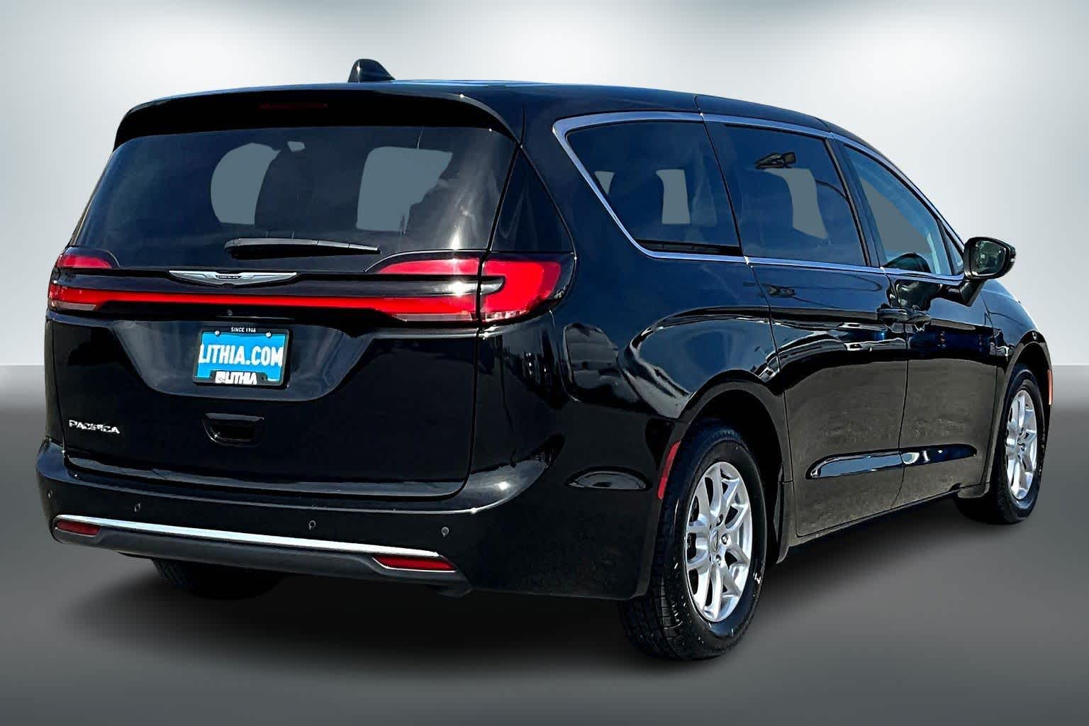 Thumbnail: 2023 Chrysler Pacifica - 21