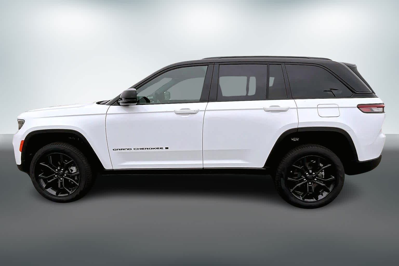 Thumbnail: 2025 Jeep Grand Cherokee - 3