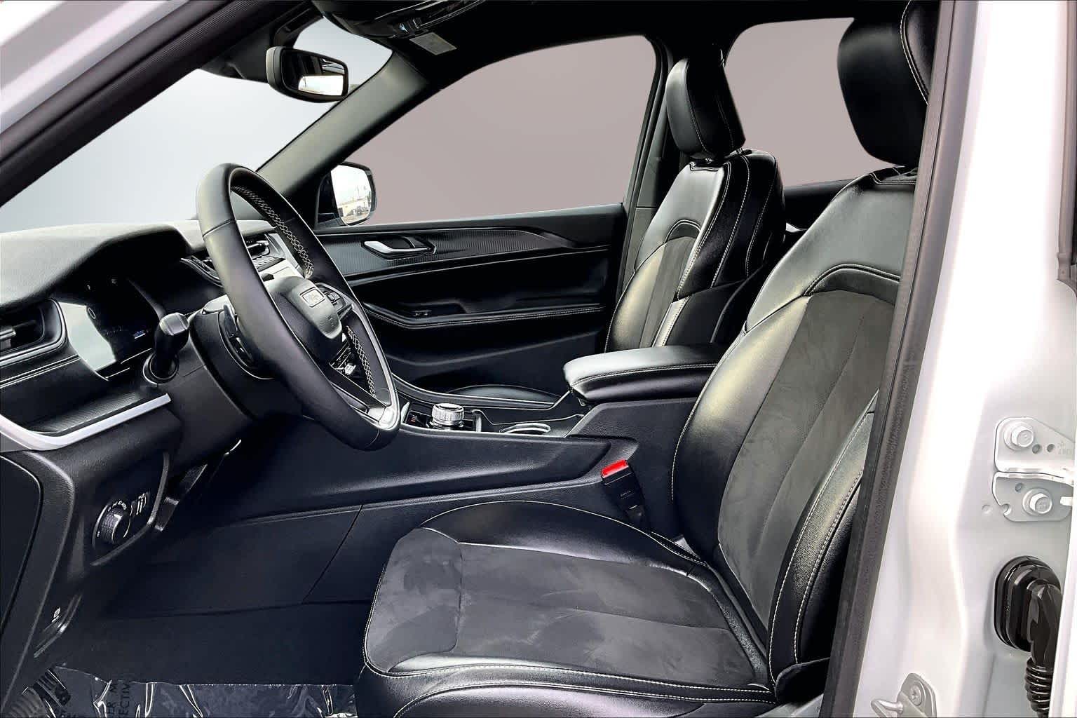 Thumbnail: 2024 Jeep Grand Cherokee - 11