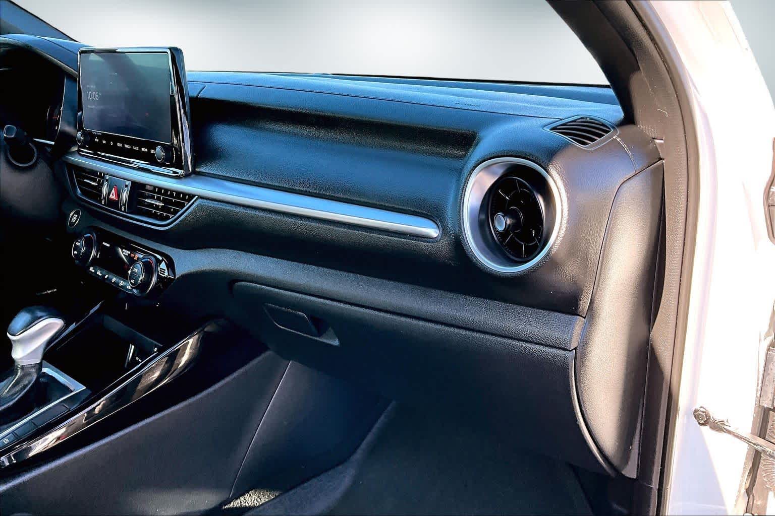 Thumbnail: 2023 Kia Forte - 23