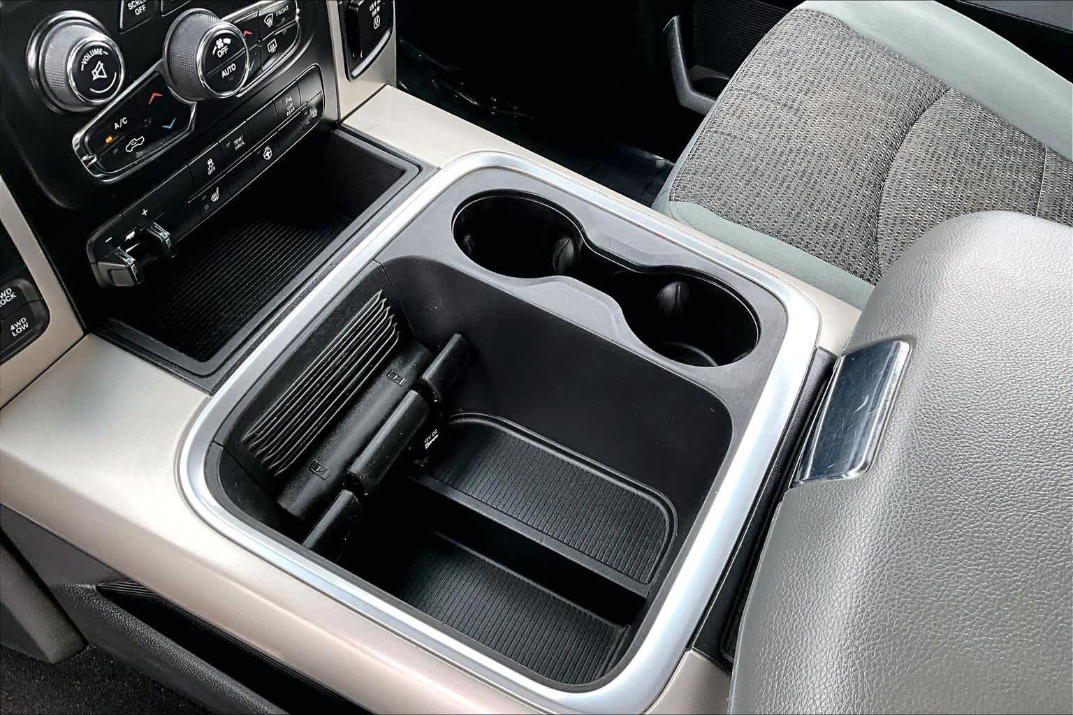 Thumbnail: 2019 RAM 1500 Classic - 15