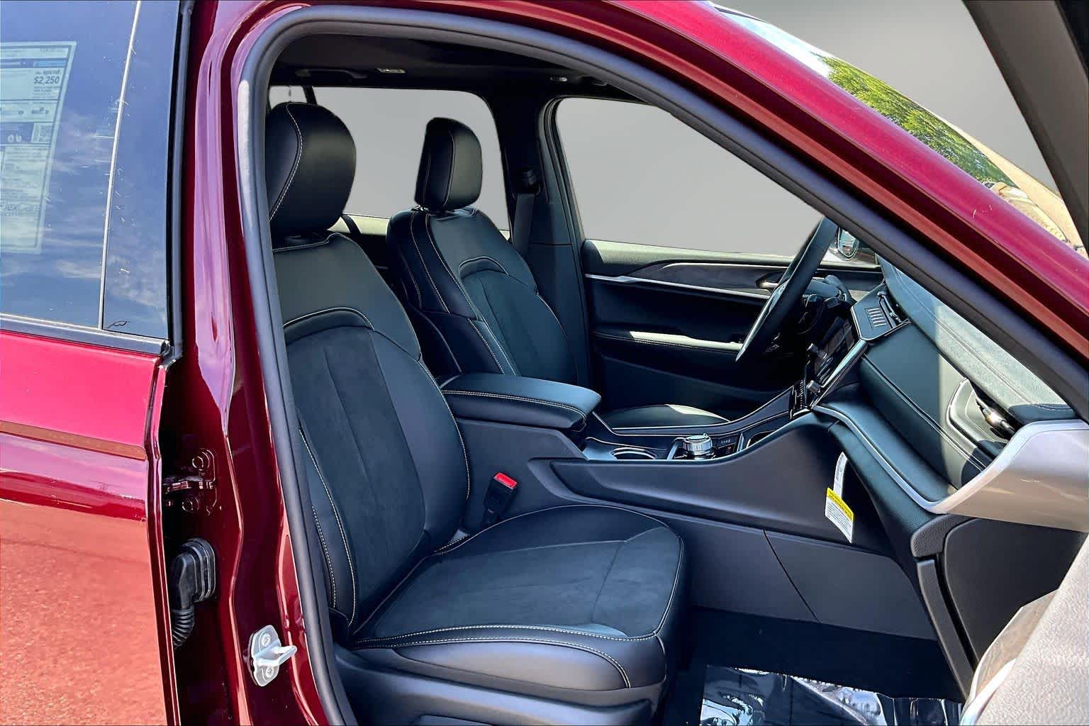 Thumbnail: 2026 Jeep Grand Cherokee - 12