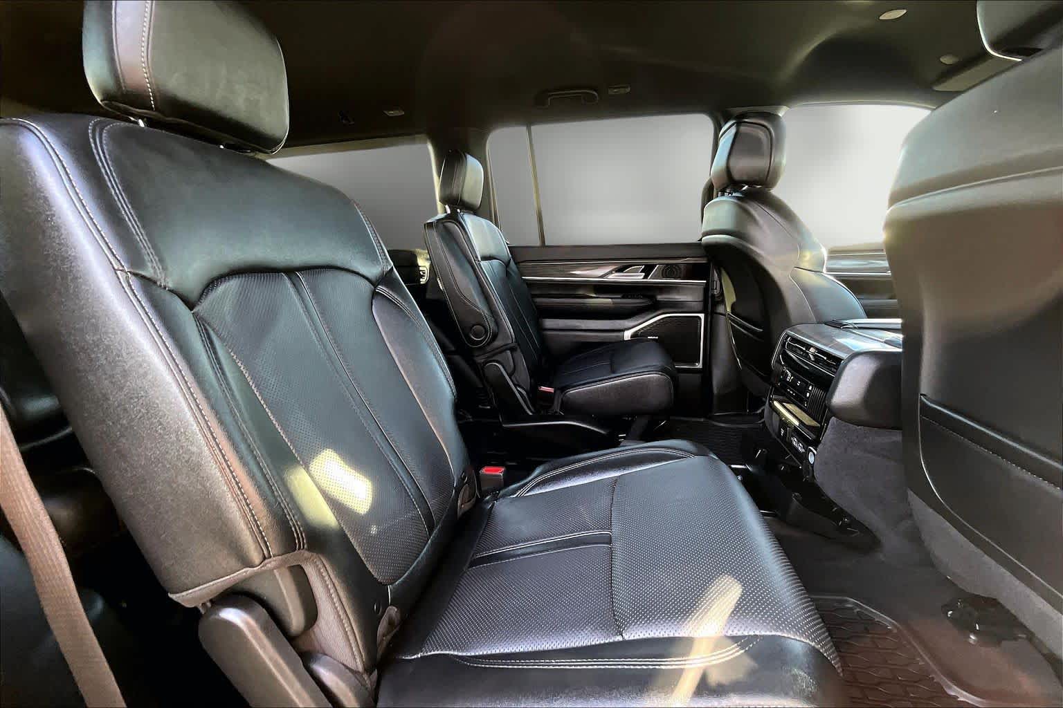 Thumbnail: 2024 Jeep Wagoneer - 30