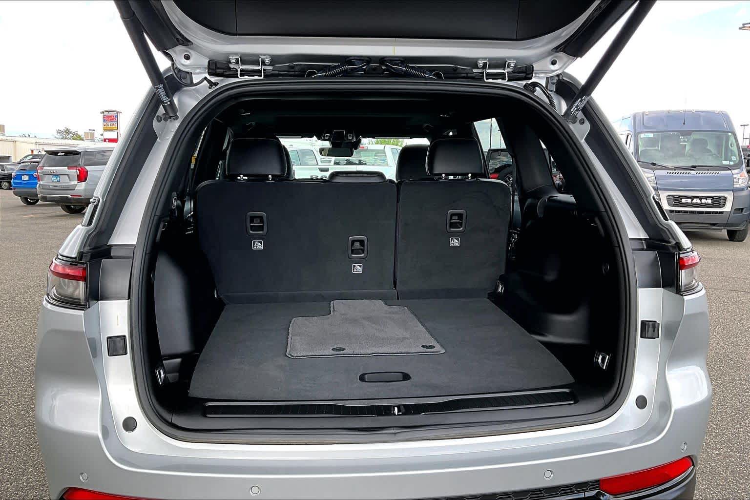 Thumbnail: 2025 Jeep Grand Cherokee - 18