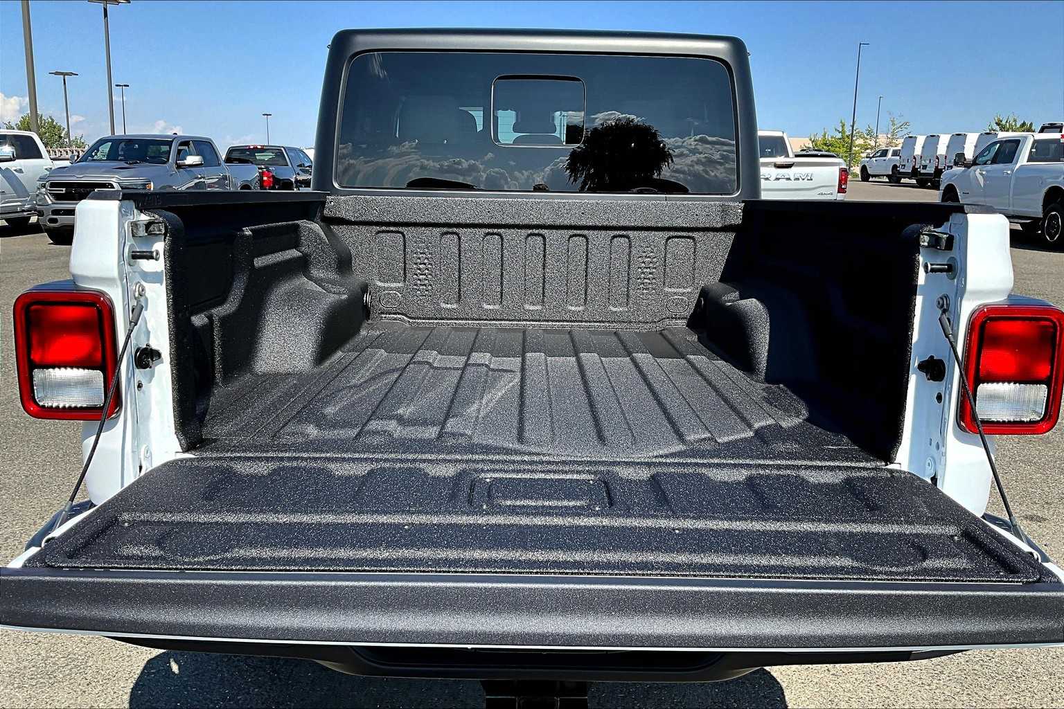 Thumbnail: 2025 Jeep Gladiator - 19