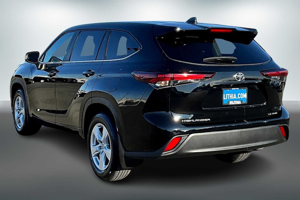 Used 2024 Toyota Highlander LE SUV