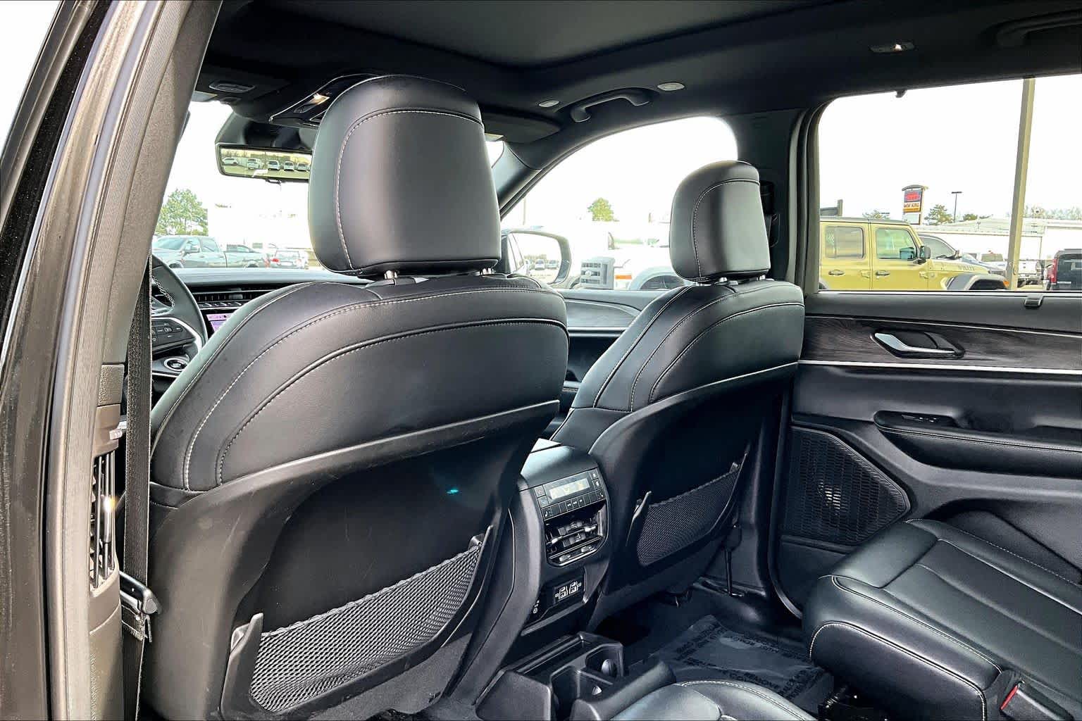 Thumbnail: 2024 Jeep Grand Cherokee L - 12