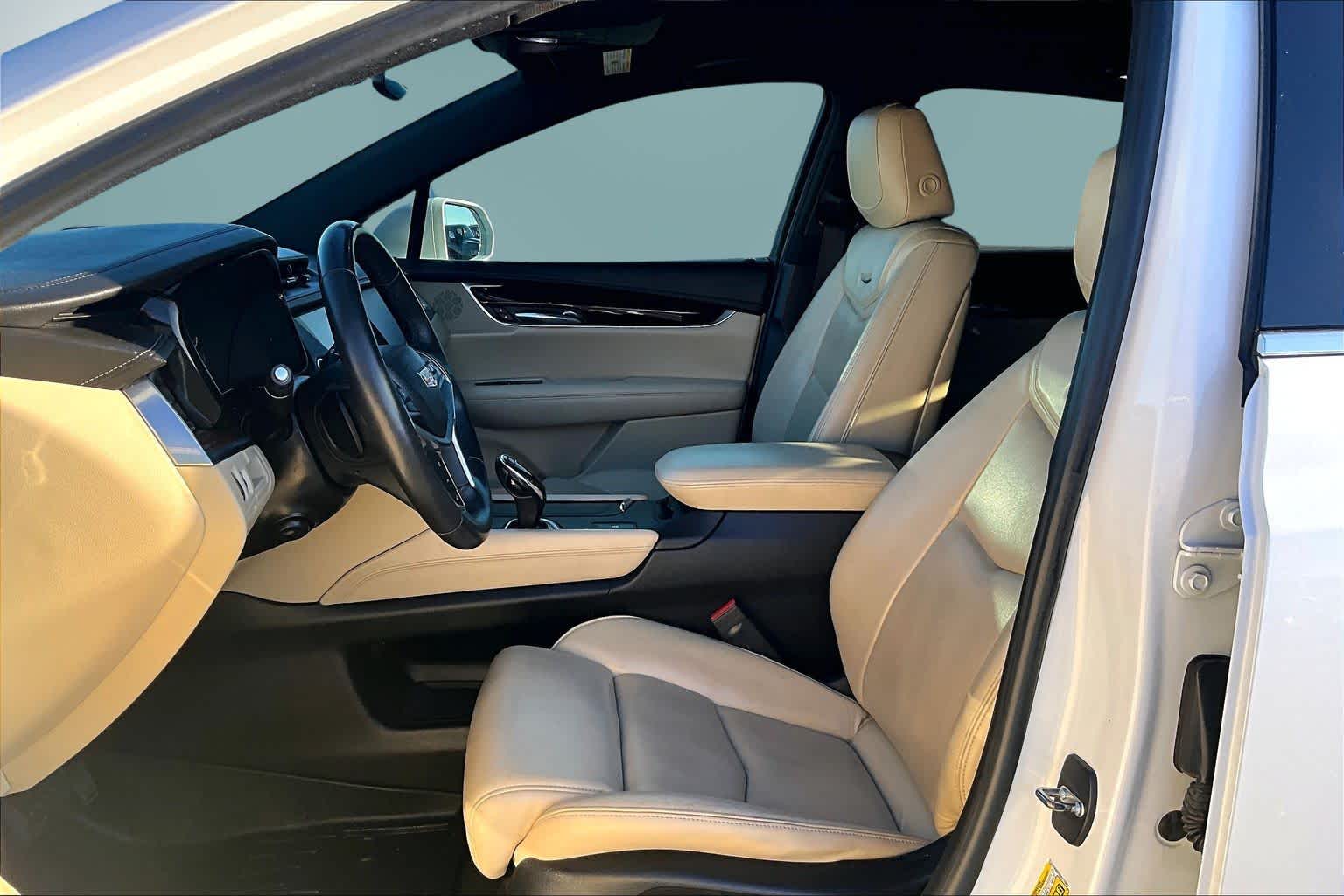 Thumbnail: 2017 Cadillac XT5 - 11