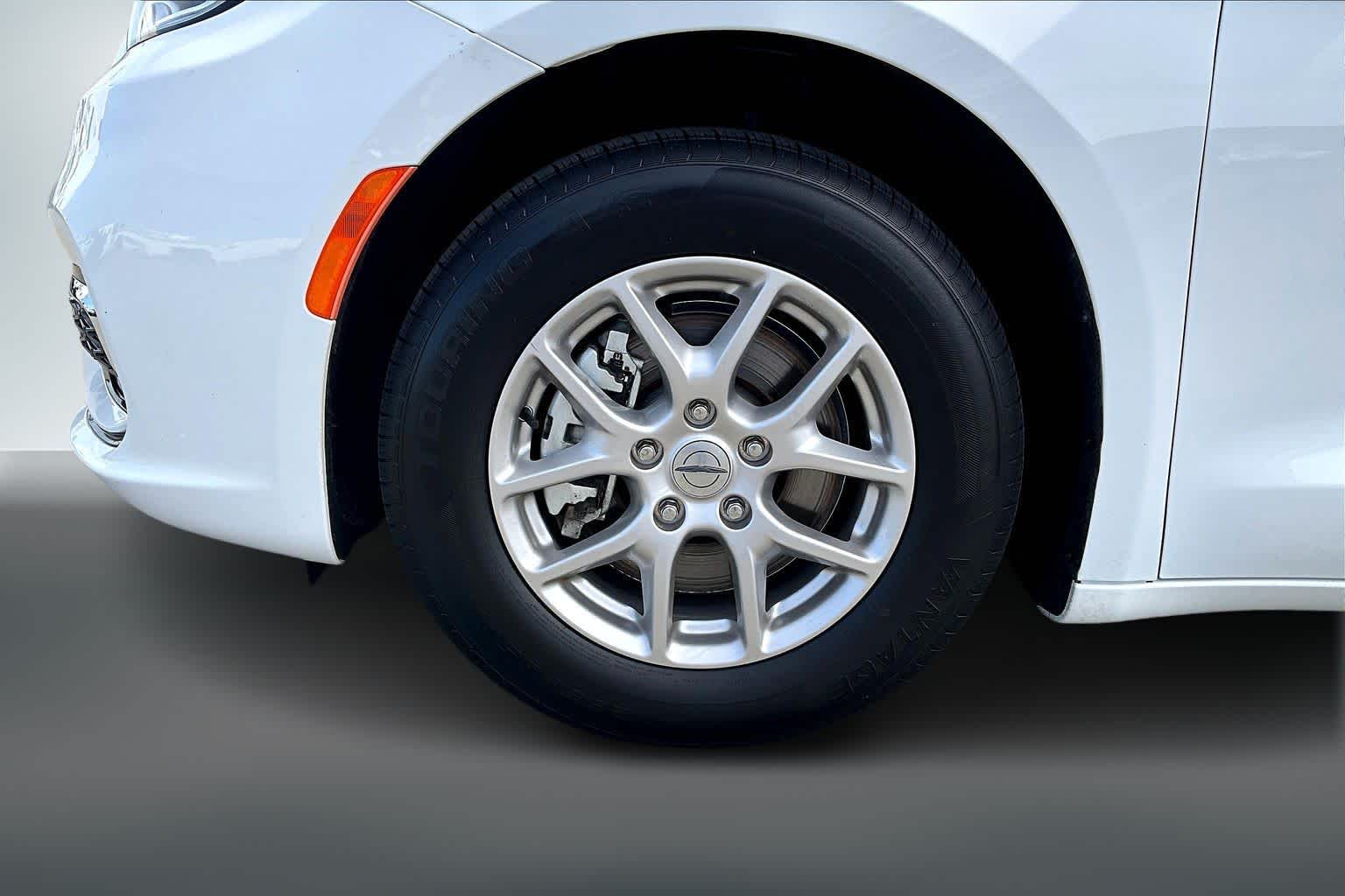 Thumbnail: 2024 Chrysler Pacifica - 8