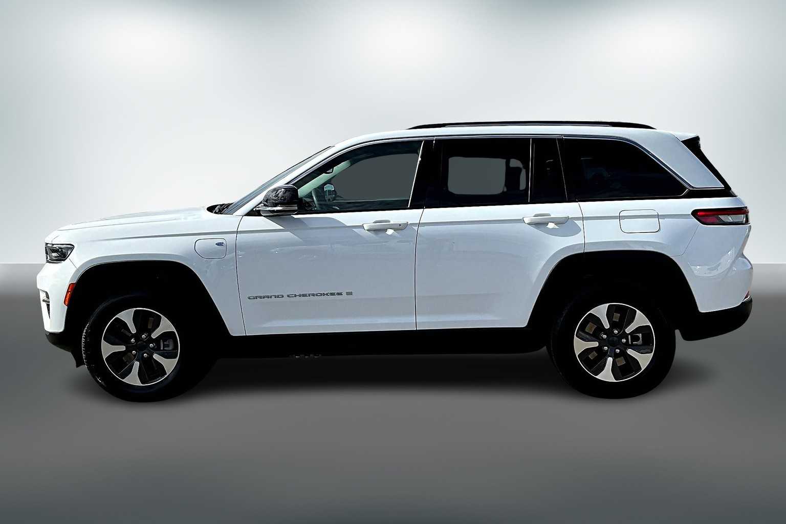 Thumbnail: 2024 Jeep Grand Cherokee - 3