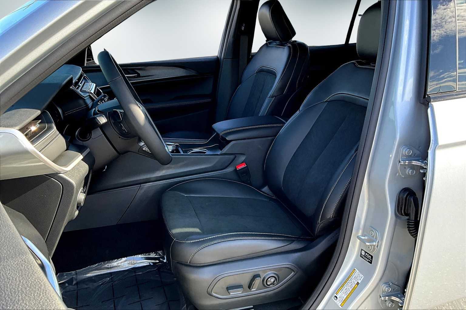 Thumbnail: 2025 Jeep Grand Cherokee - 11