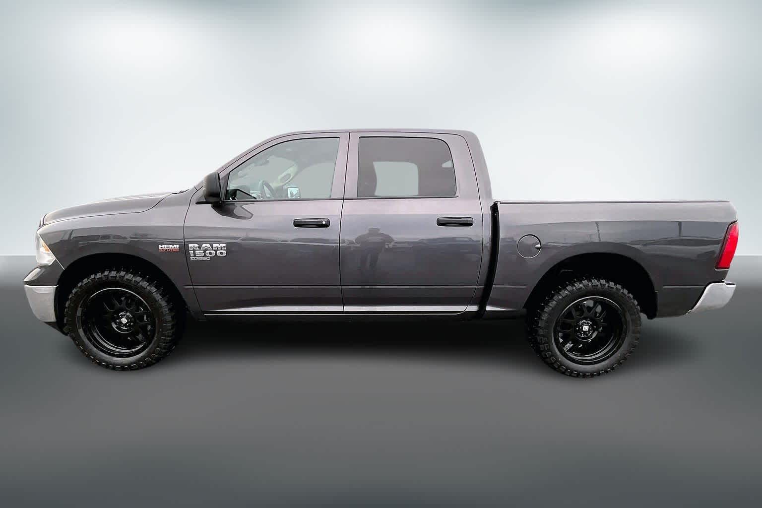 Thumbnail: 2022 RAM 1500 Classic - 3