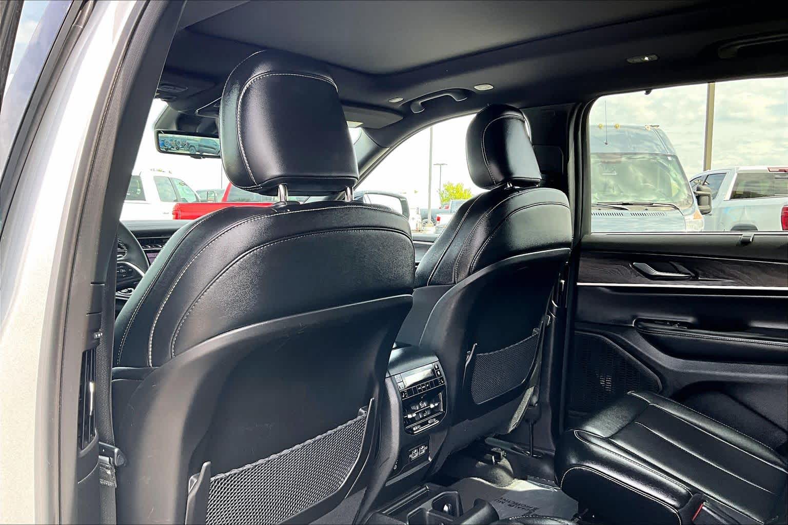 Thumbnail: 2024 Jeep Grand Cherokee L - 12