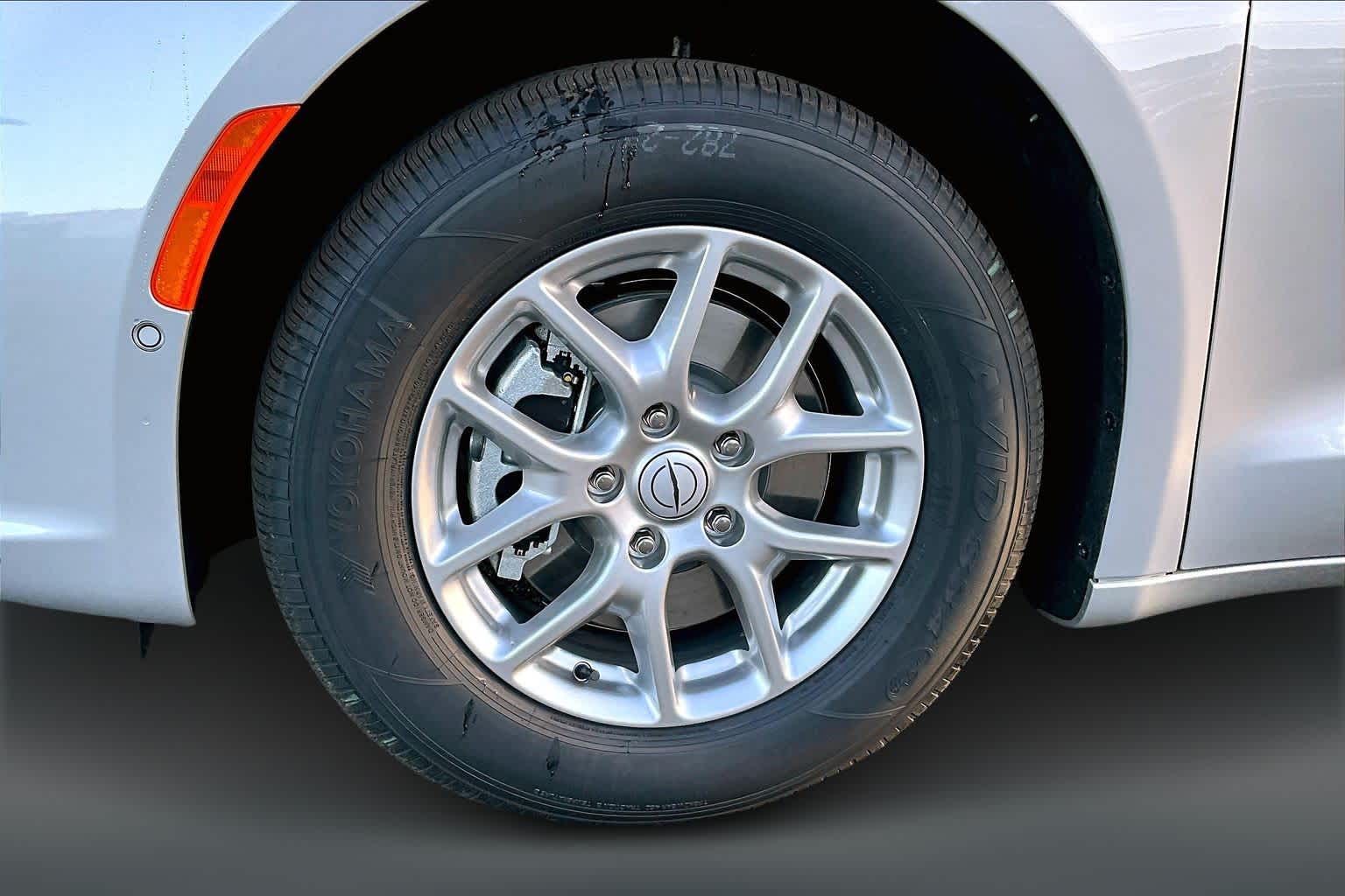 Thumbnail: 2026 Chrysler Pacifica - 8