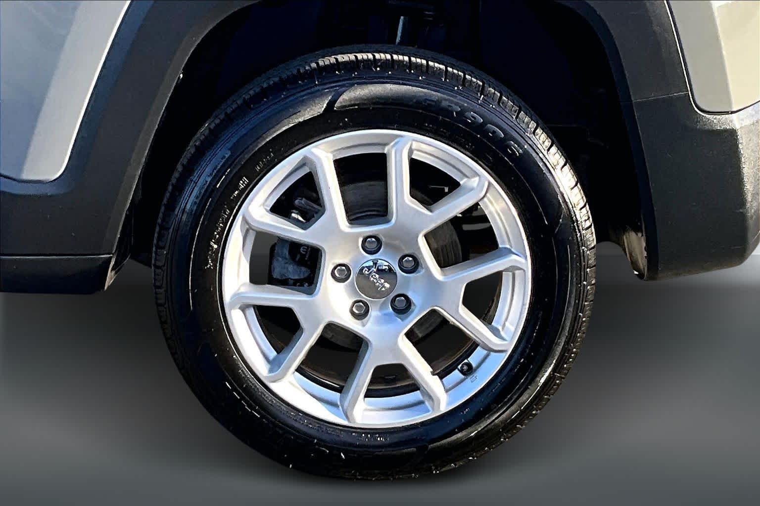 Thumbnail: 2021 Jeep Renegade - 33