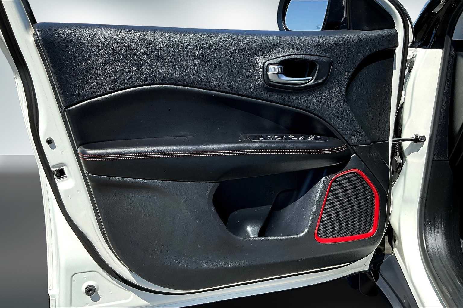 Thumbnail: 2020 Jeep Compass - 27