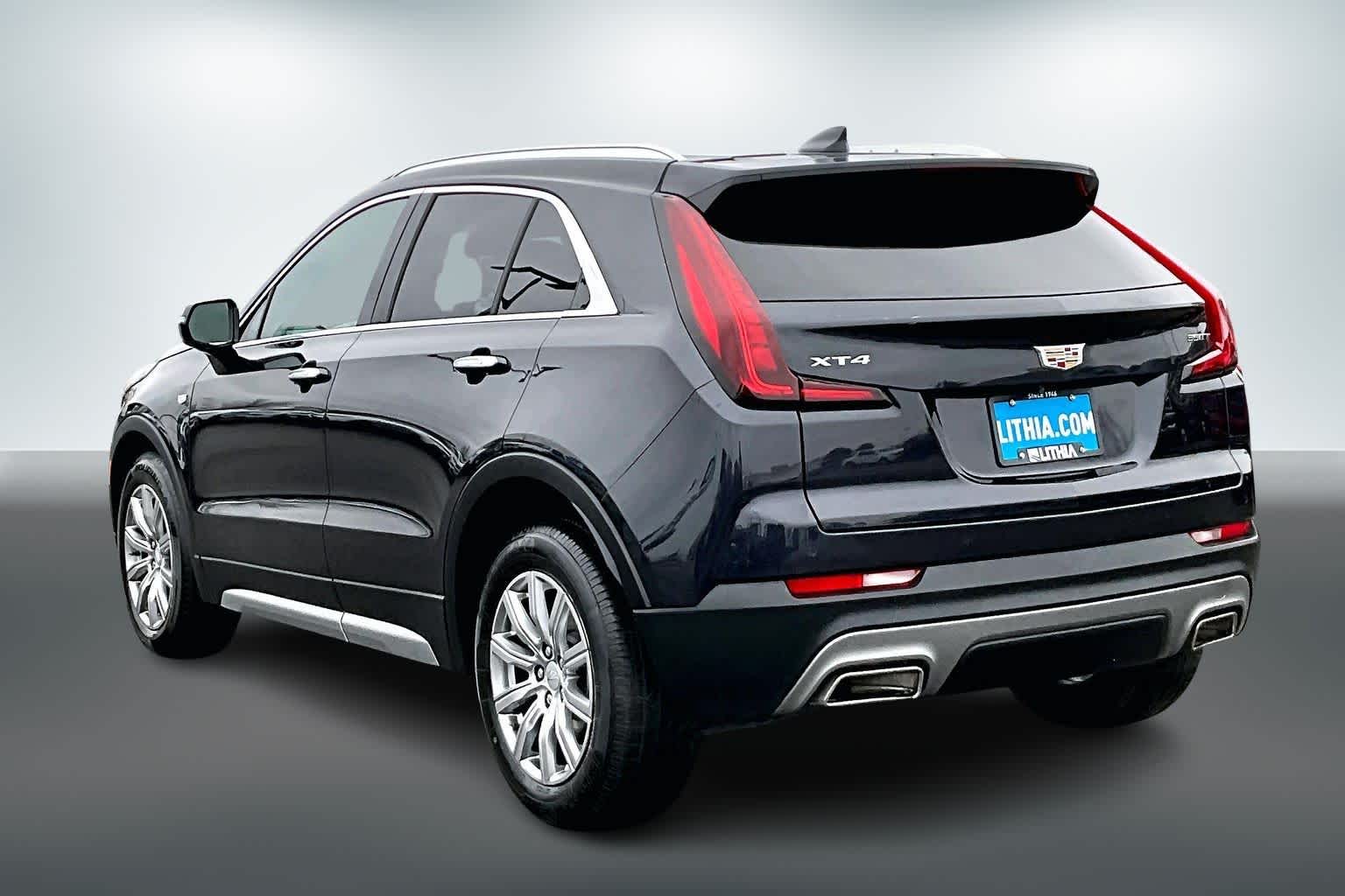 Thumbnail: 2023 Cadillac XT4 - 4