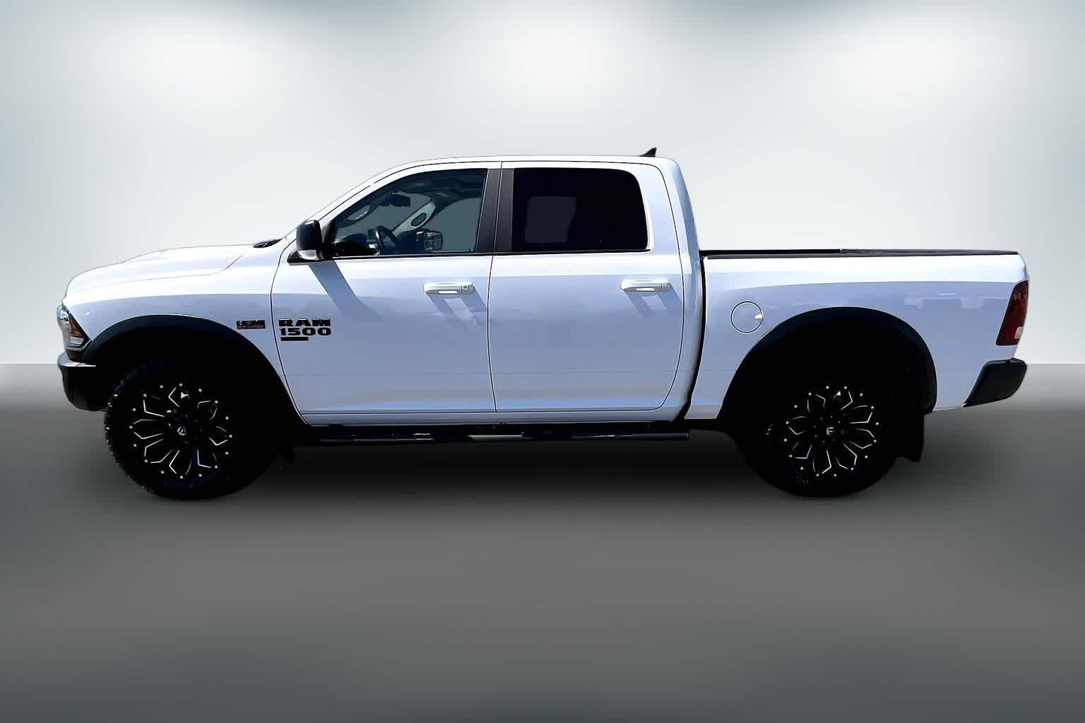 Thumbnail: 2019 RAM 1500 Classic - 3
