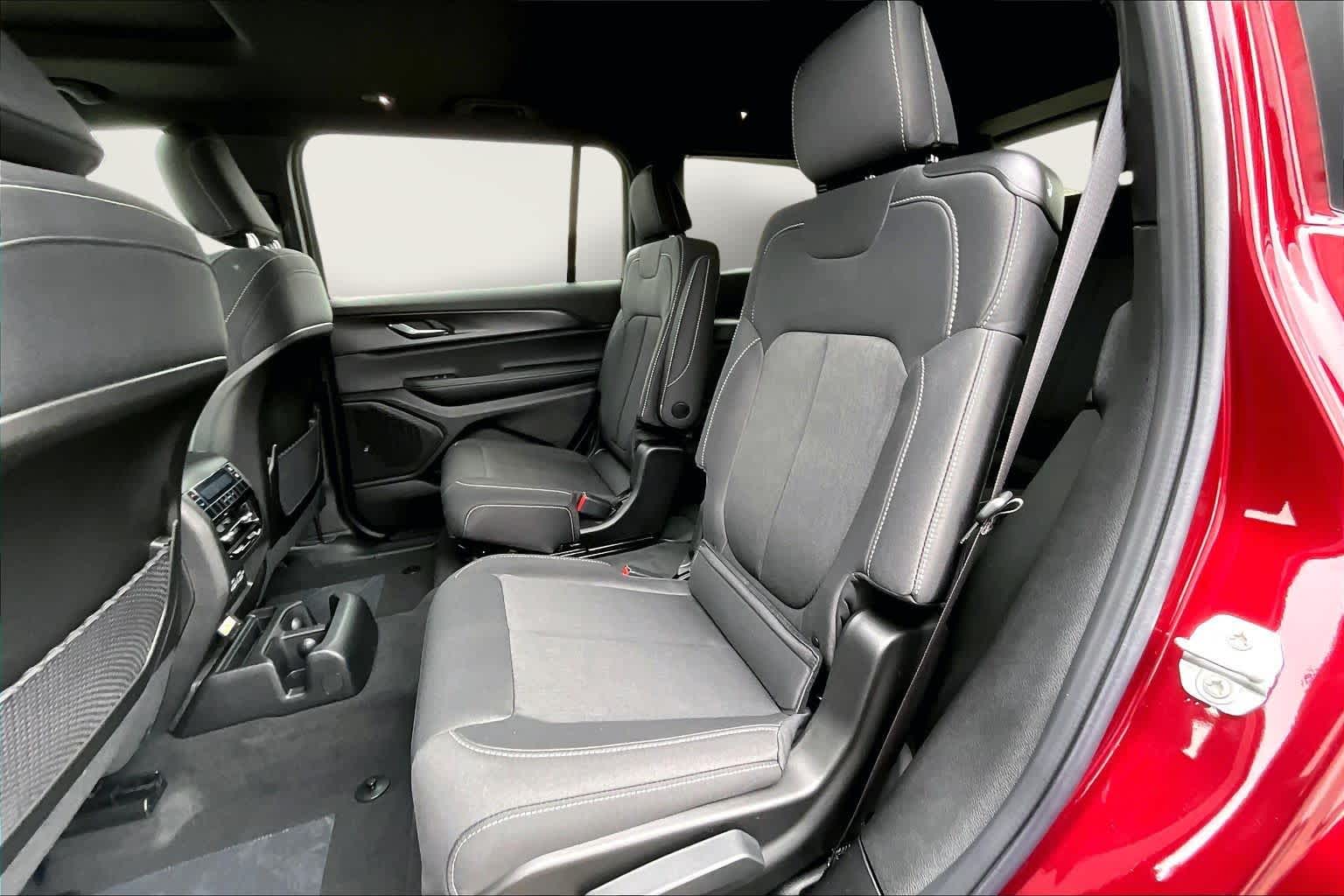 Thumbnail: 2025 Jeep Grand Cherokee - 13