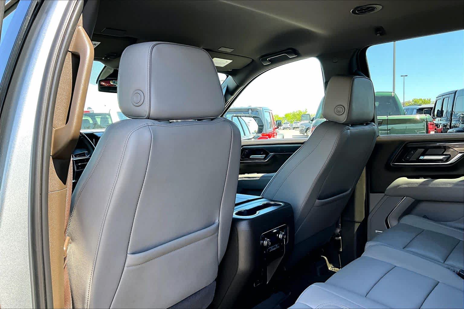 Thumbnail: 2025 GMC Yukon XL - 12