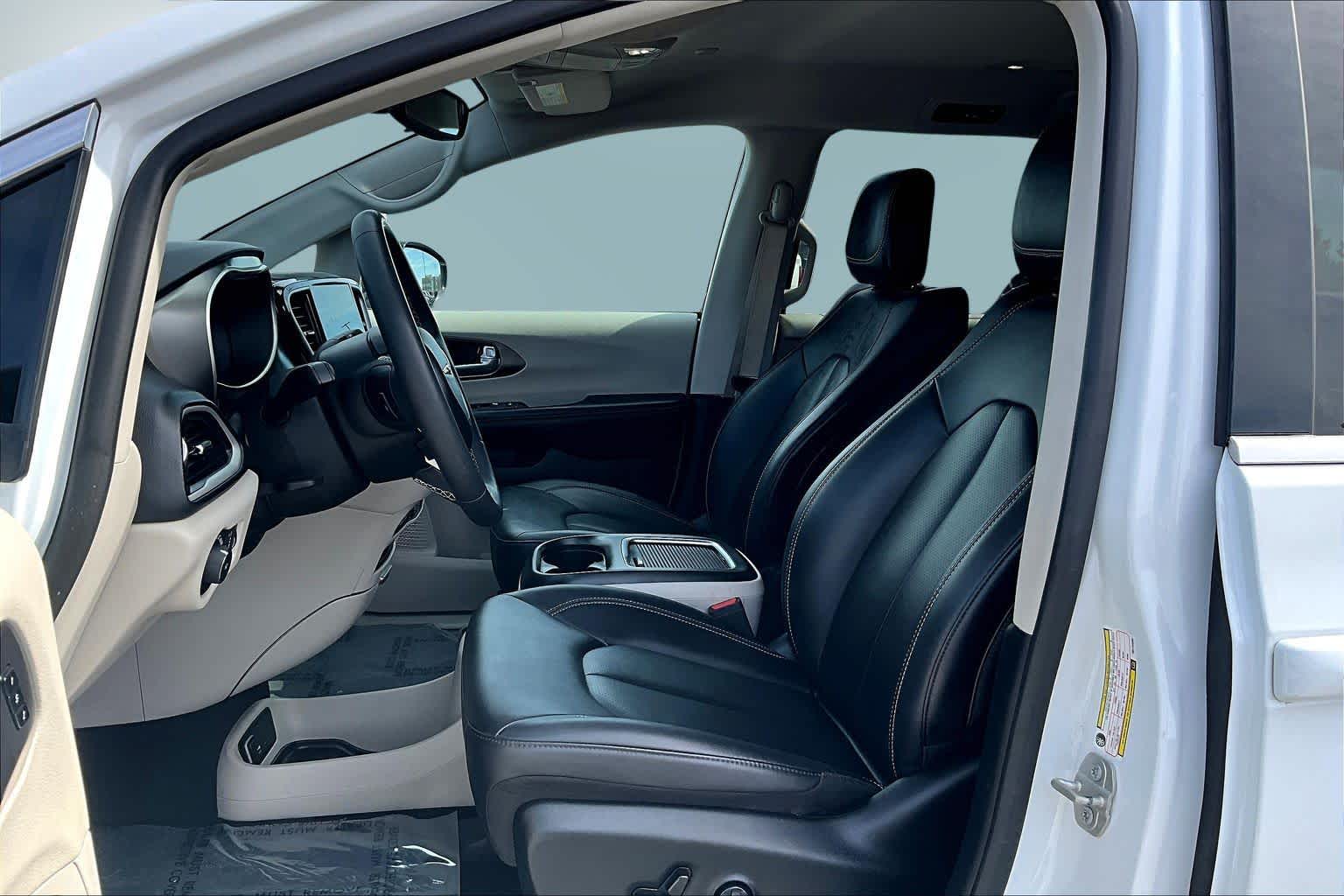 Thumbnail: 2024 Chrysler Pacifica - 11