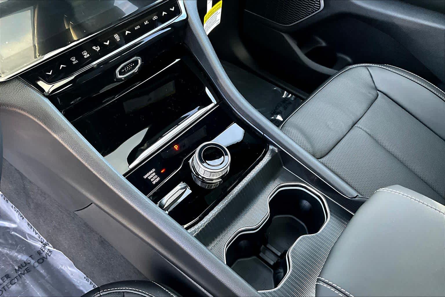 Thumbnail: 2026 Jeep Grand Cherokee - 16