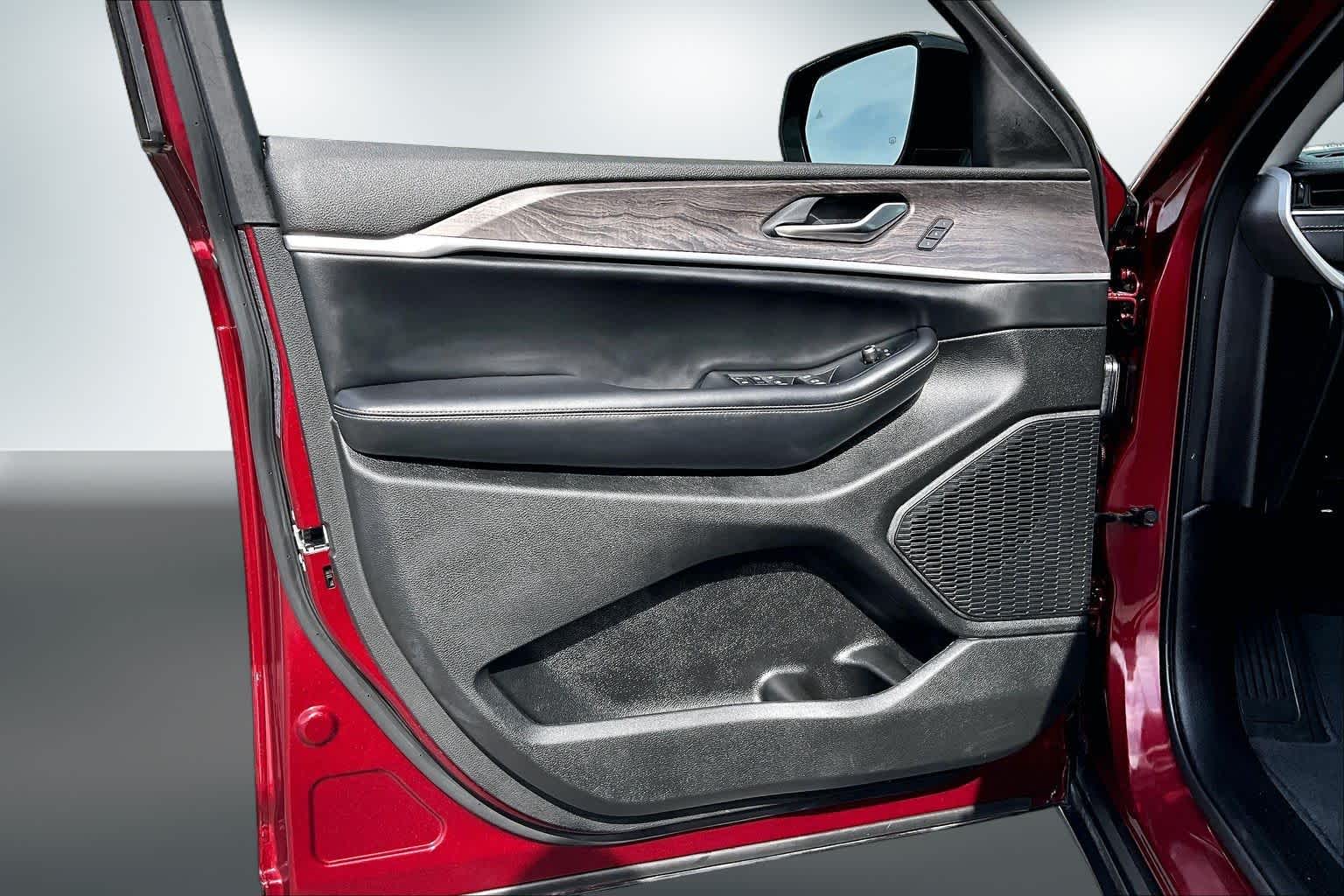 Thumbnail: 2023 Jeep Grand Cherokee - 27