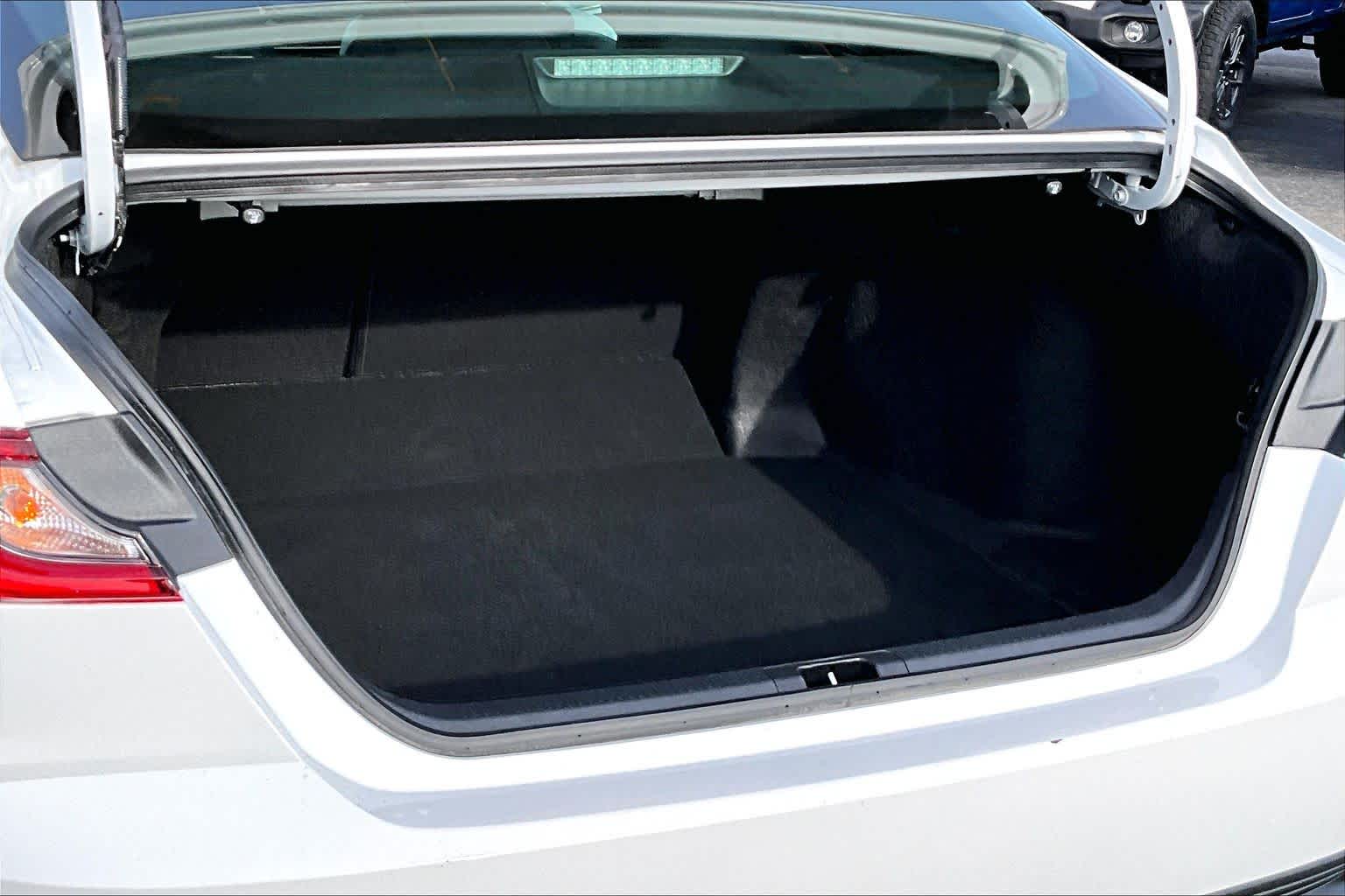 Thumbnail: 2025 Toyota Camry - 18