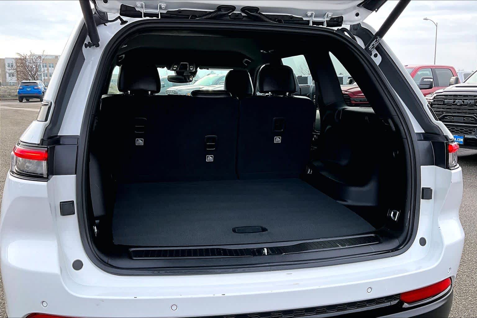 Thumbnail: 2024 Jeep Grand Cherokee - 18