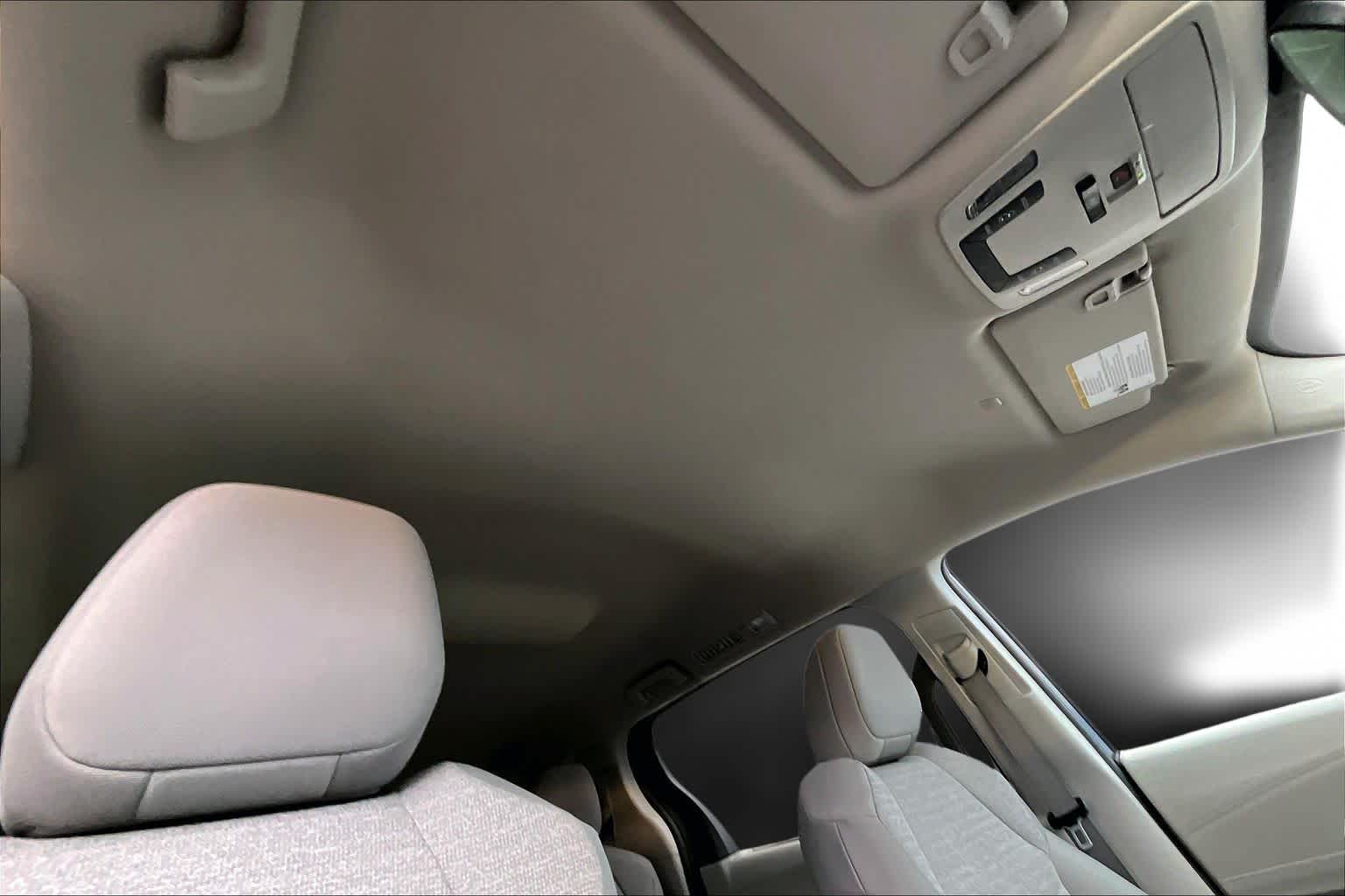 Thumbnail: 2024 Toyota Sienna - 32