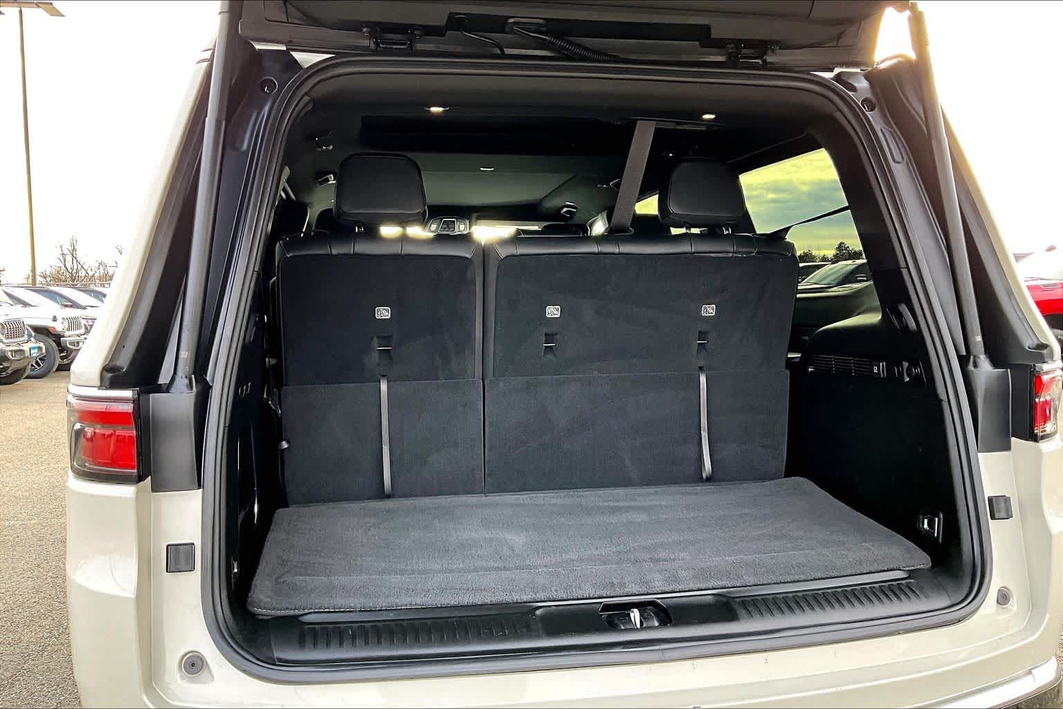 Thumbnail: 2022 Jeep Wagoneer - 18