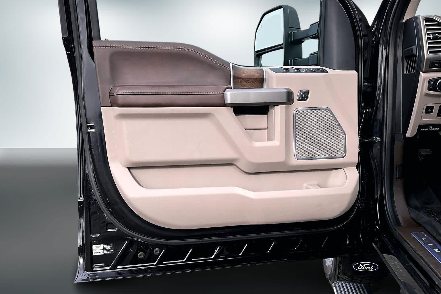 Thumbnail: 2019 Ford Econoline - 25