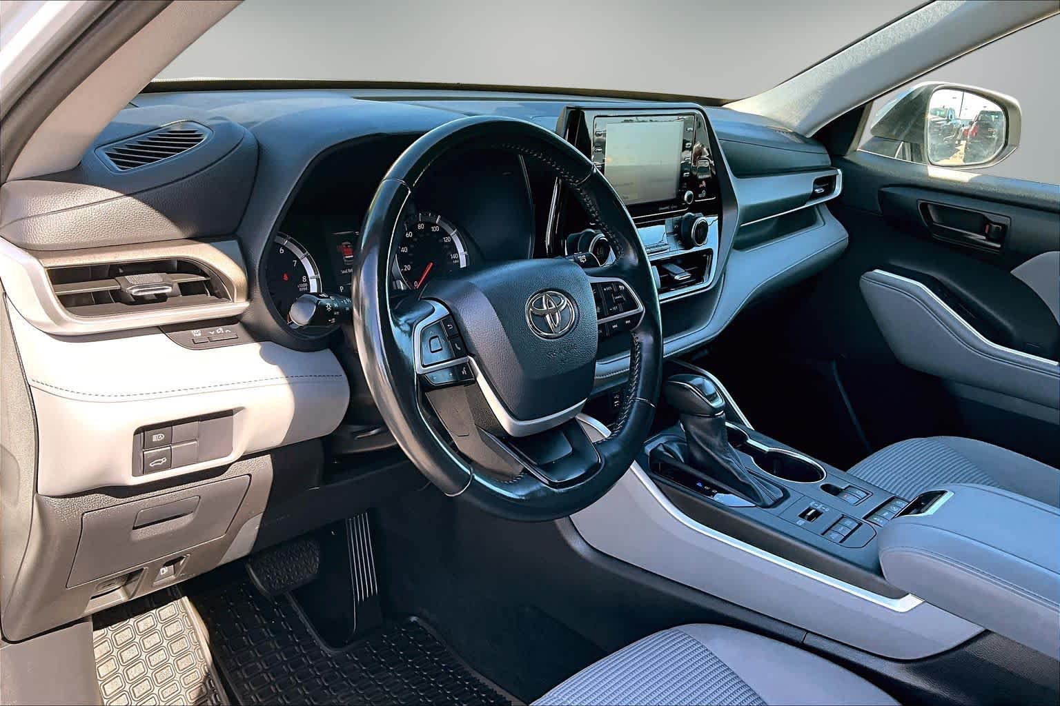 Thumbnail: 2022 Toyota Highlander - 2