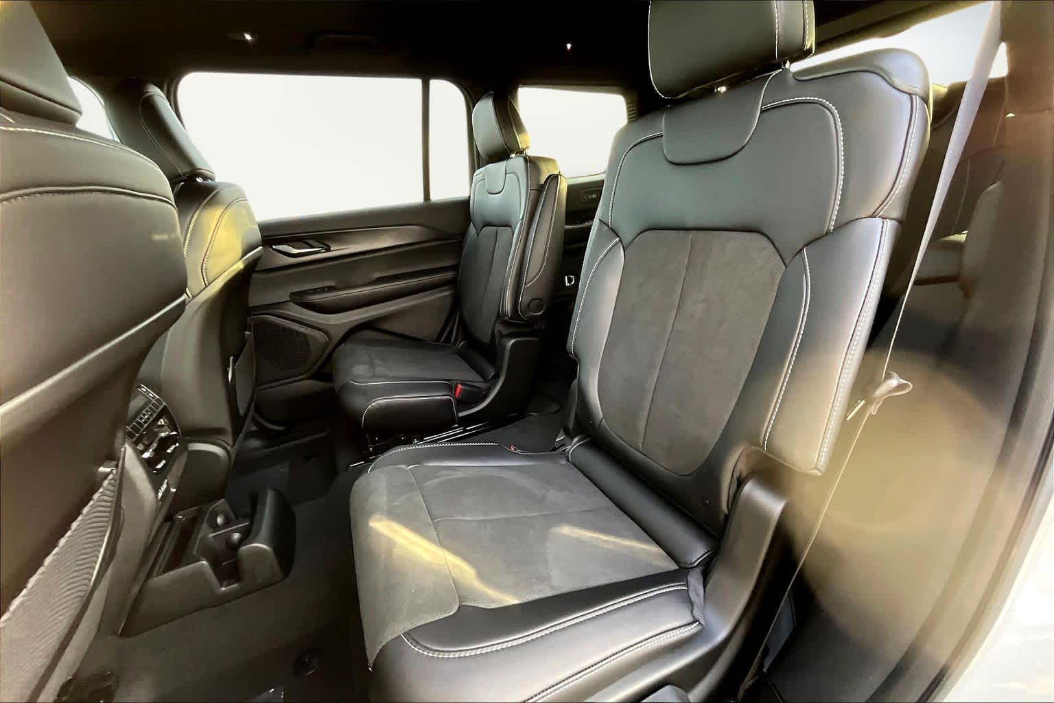 Thumbnail: 2025 Jeep Grand Cherokee - 13