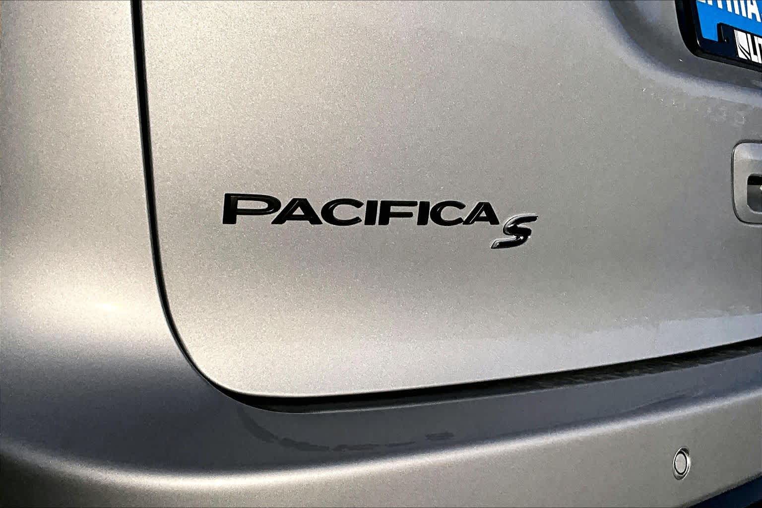 Thumbnail: 2026 Chrysler Pacifica - 7