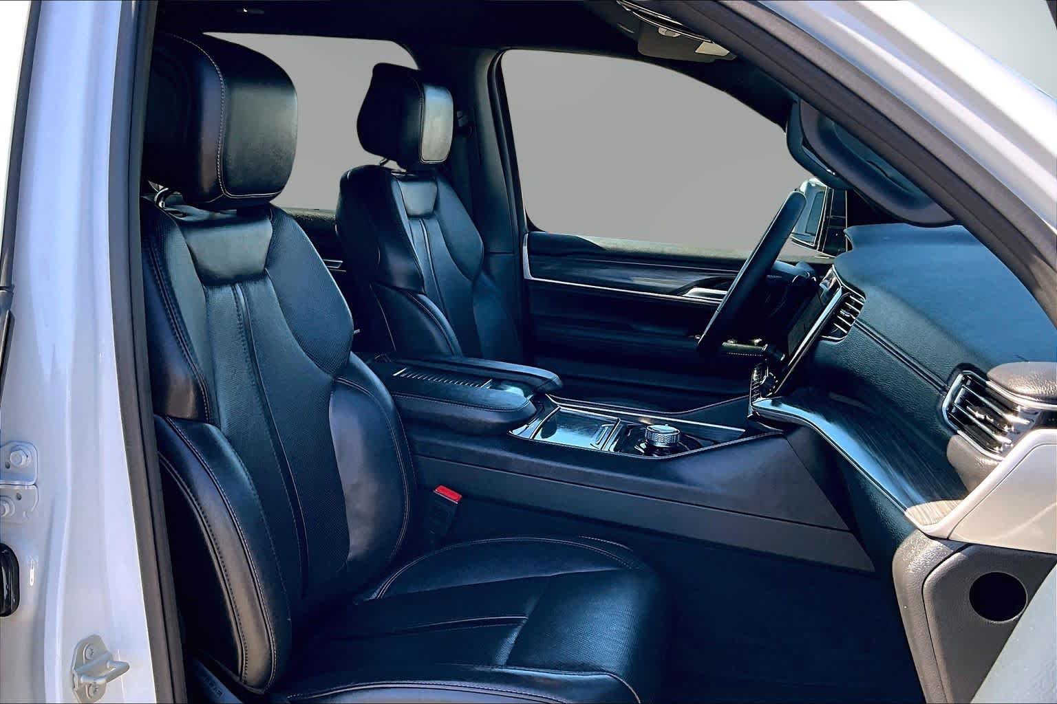 Thumbnail: 2024 Jeep Wagoneer - 13