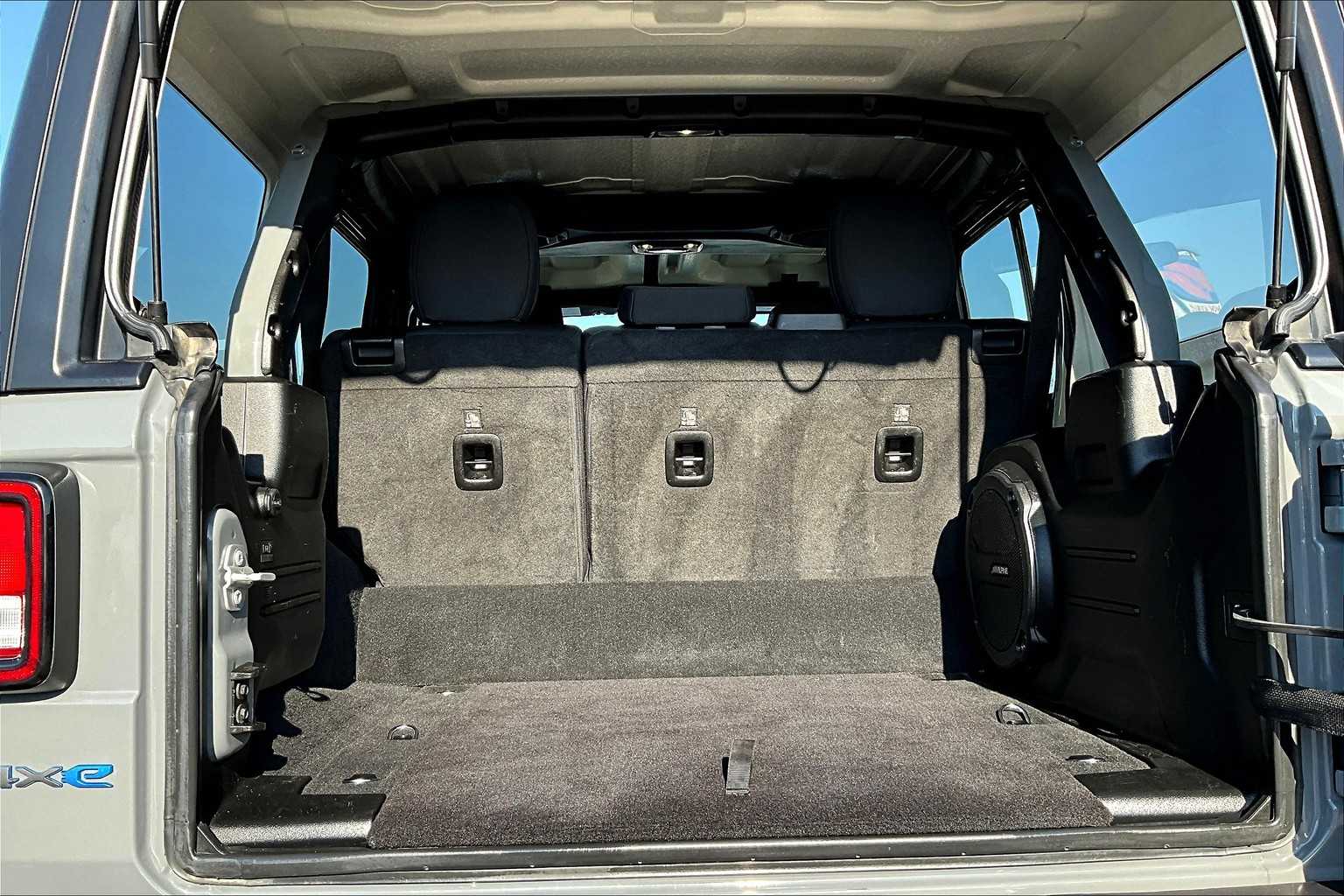 Thumbnail: 2023 Jeep Wrangler - 17