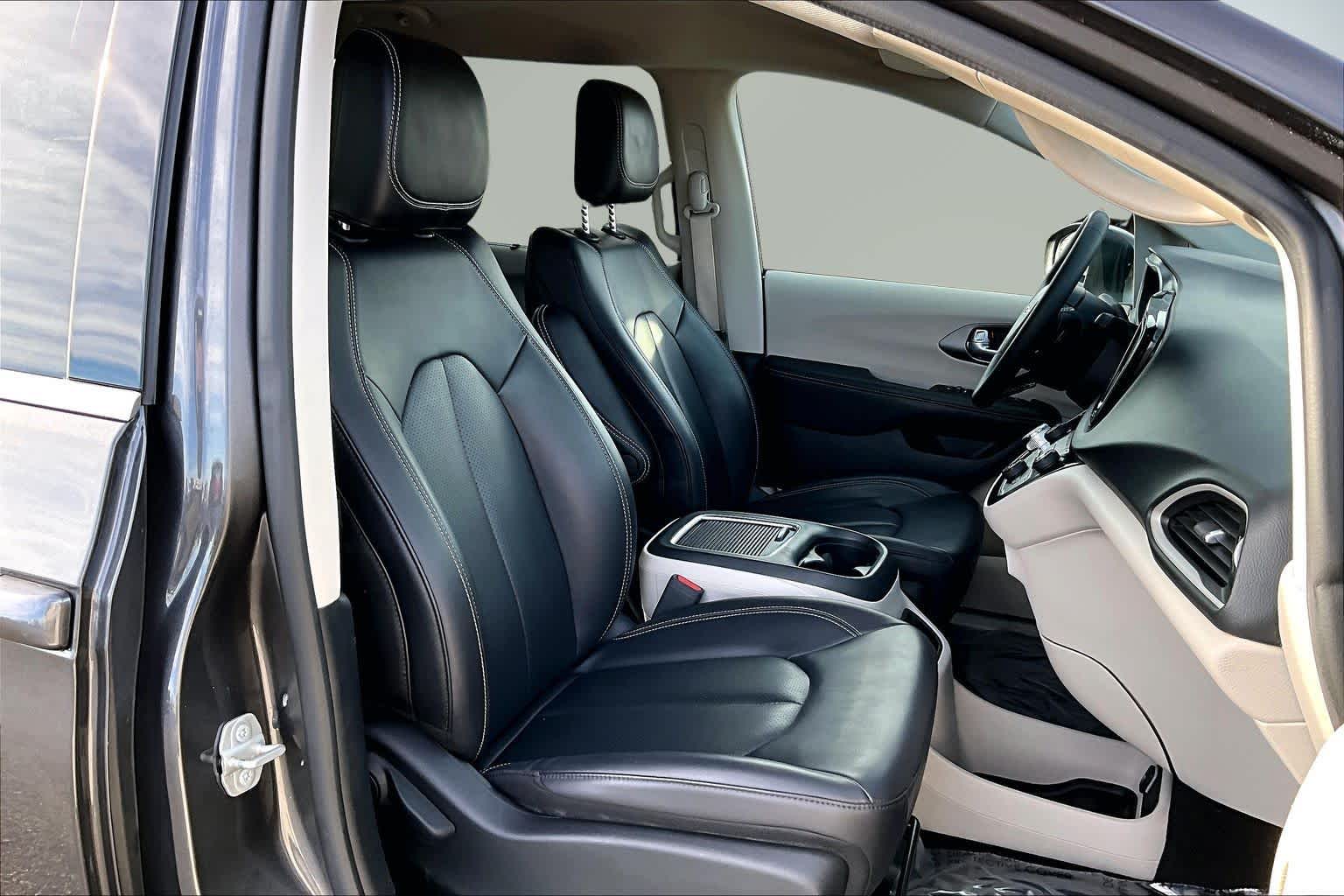 Thumbnail: 2023 Chrysler Pacifica - 13