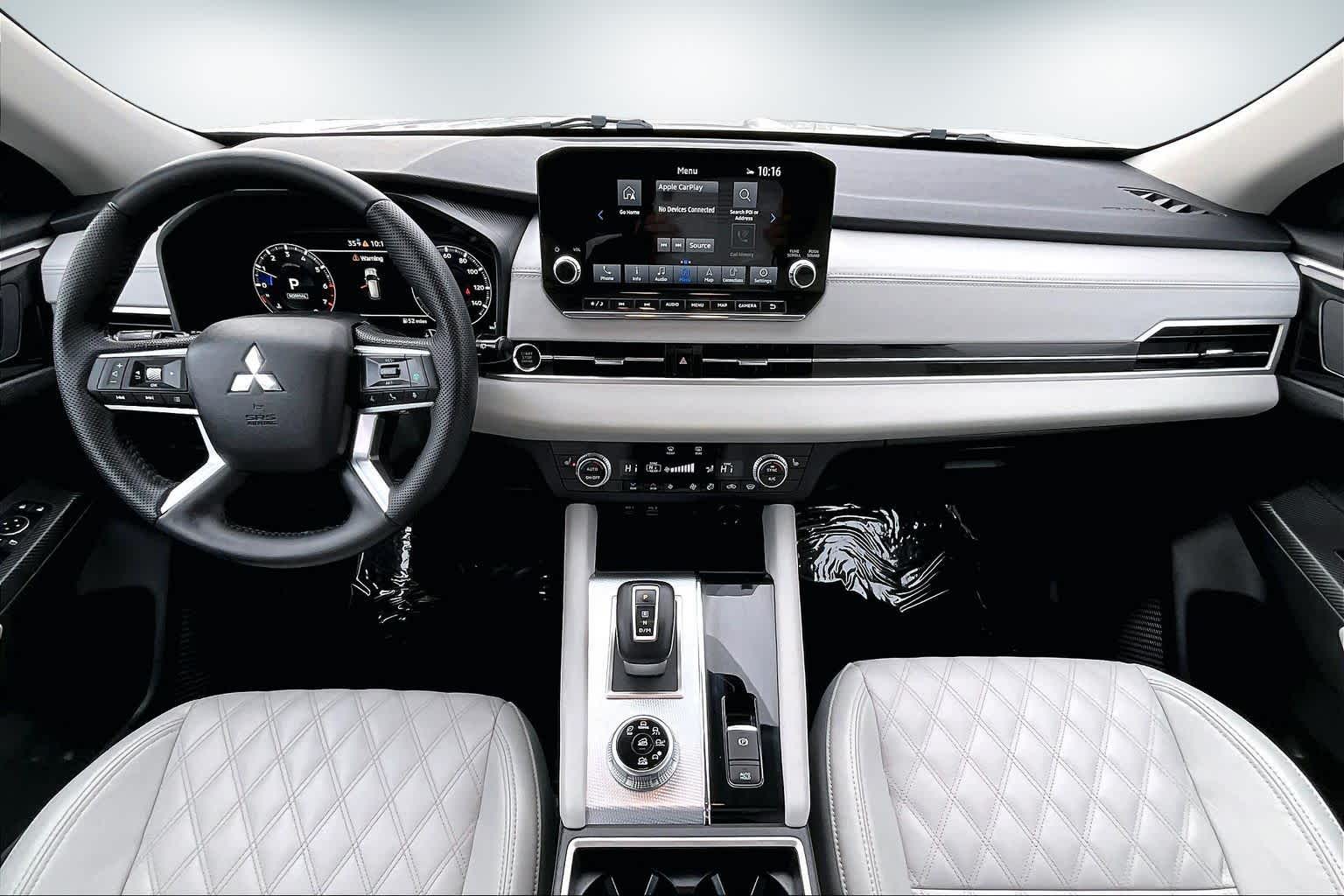 Thumbnail: 2024 Mitsubishi Outlander - 10