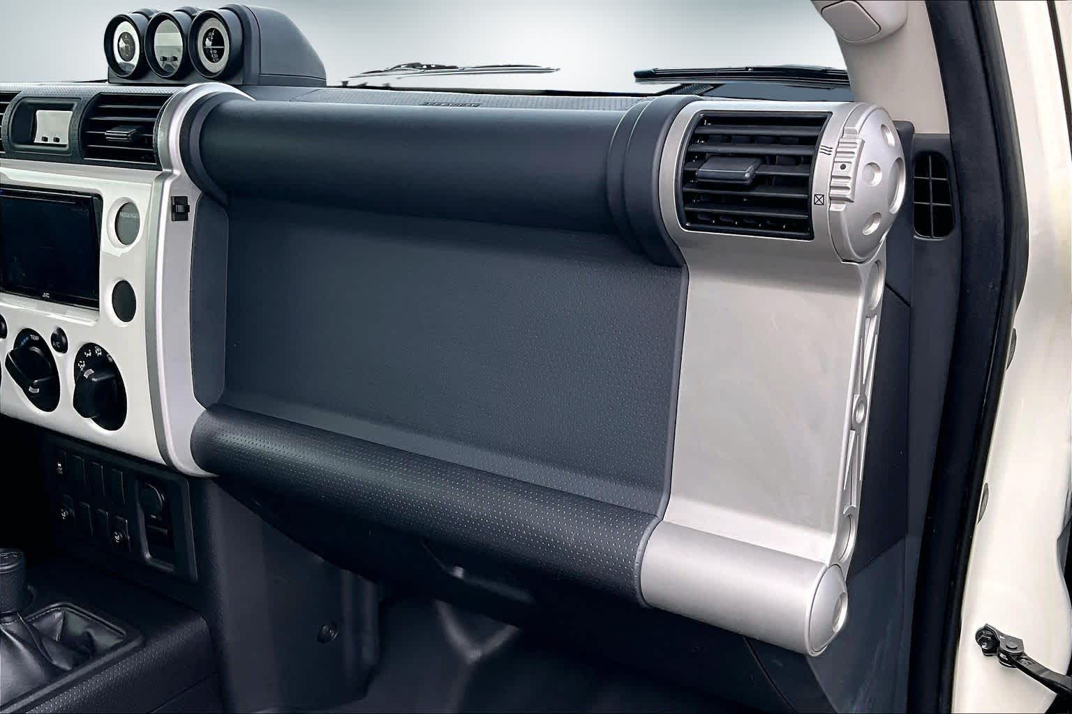 Thumbnail: 2014 Toyota FJ Cruiser - 22