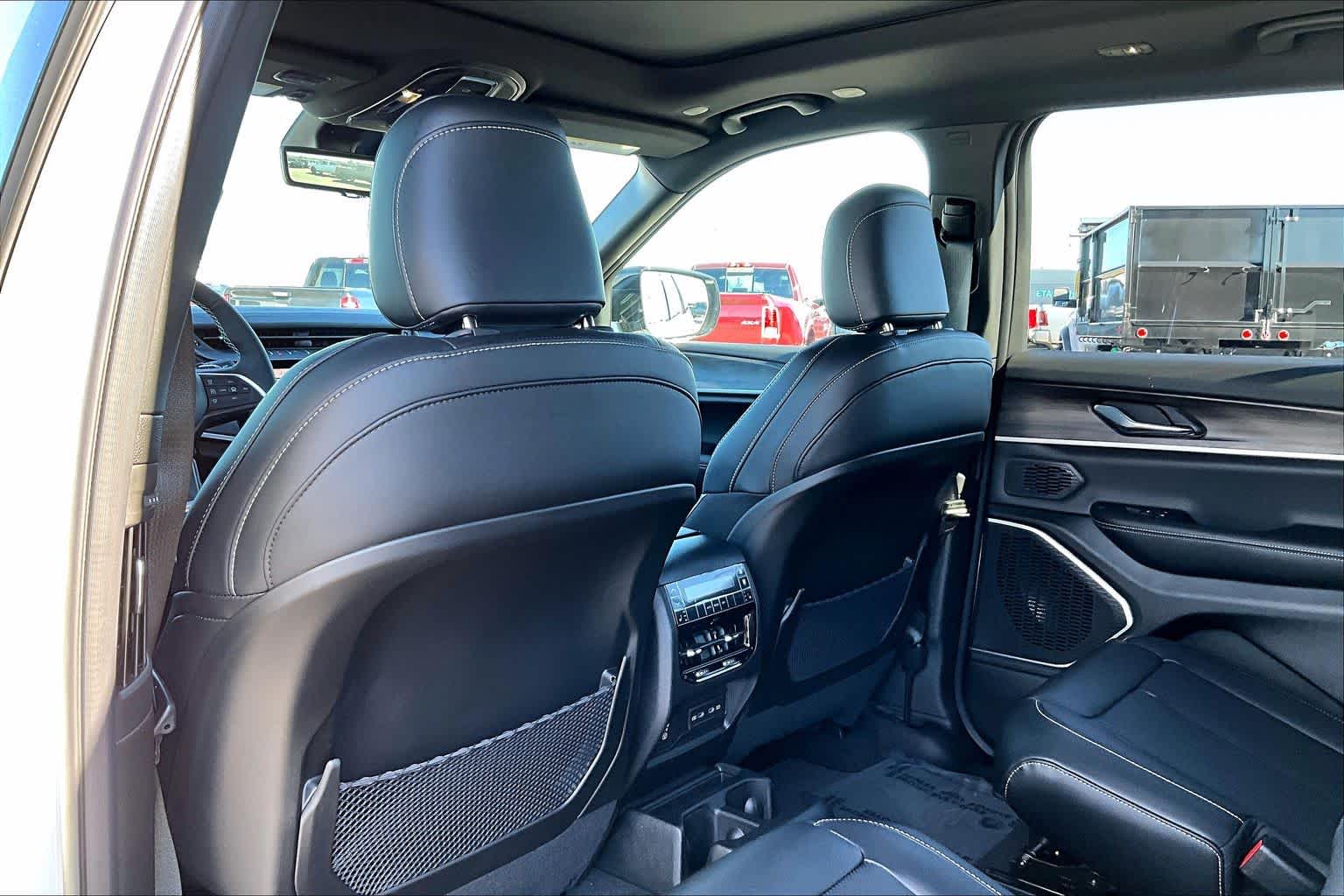 Thumbnail: 2026 Jeep Grand Cherokee - 12