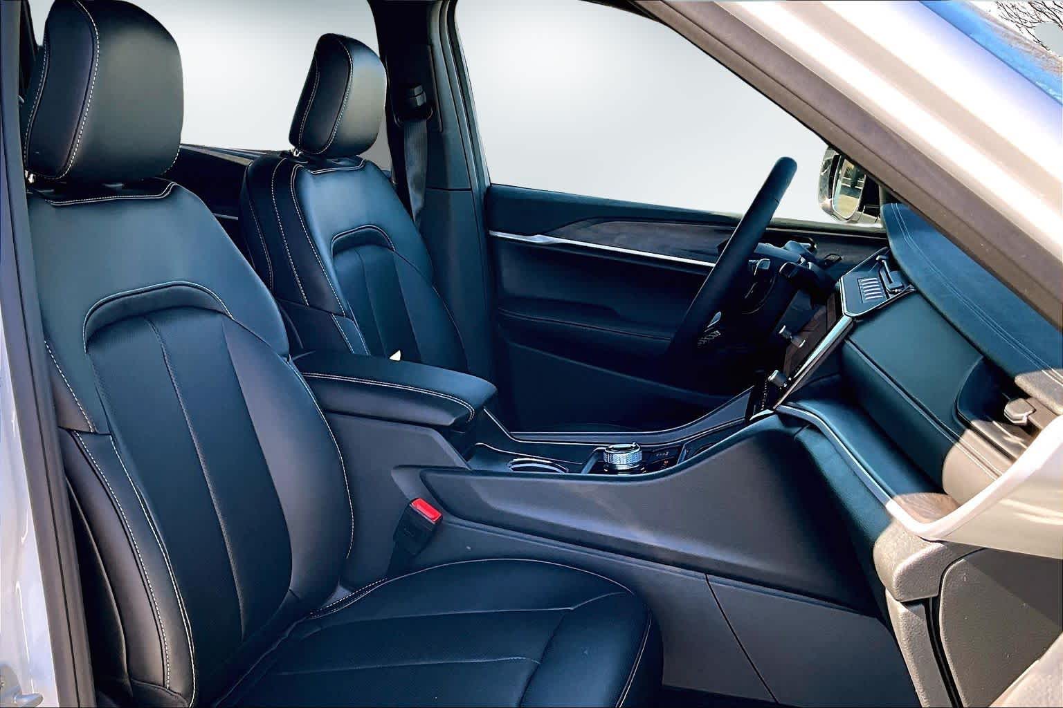 Thumbnail: 2026 Jeep Grand Cherokee - 14