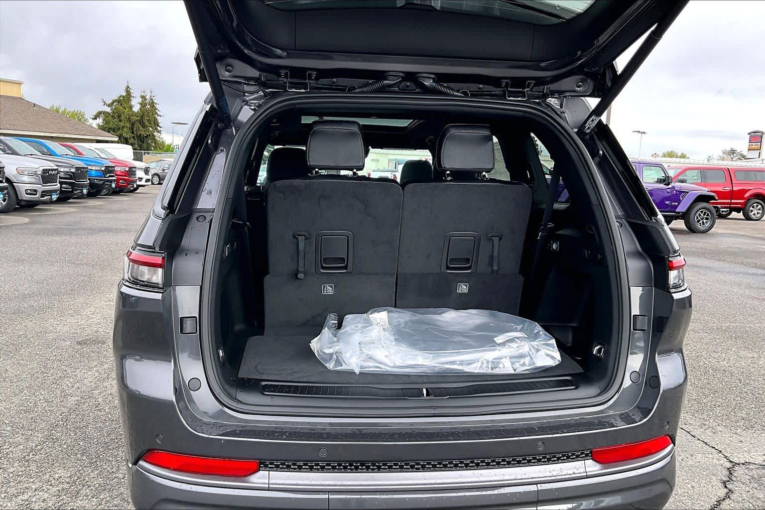 Thumbnail: 2026 Jeep Grand Cherokee - 19
