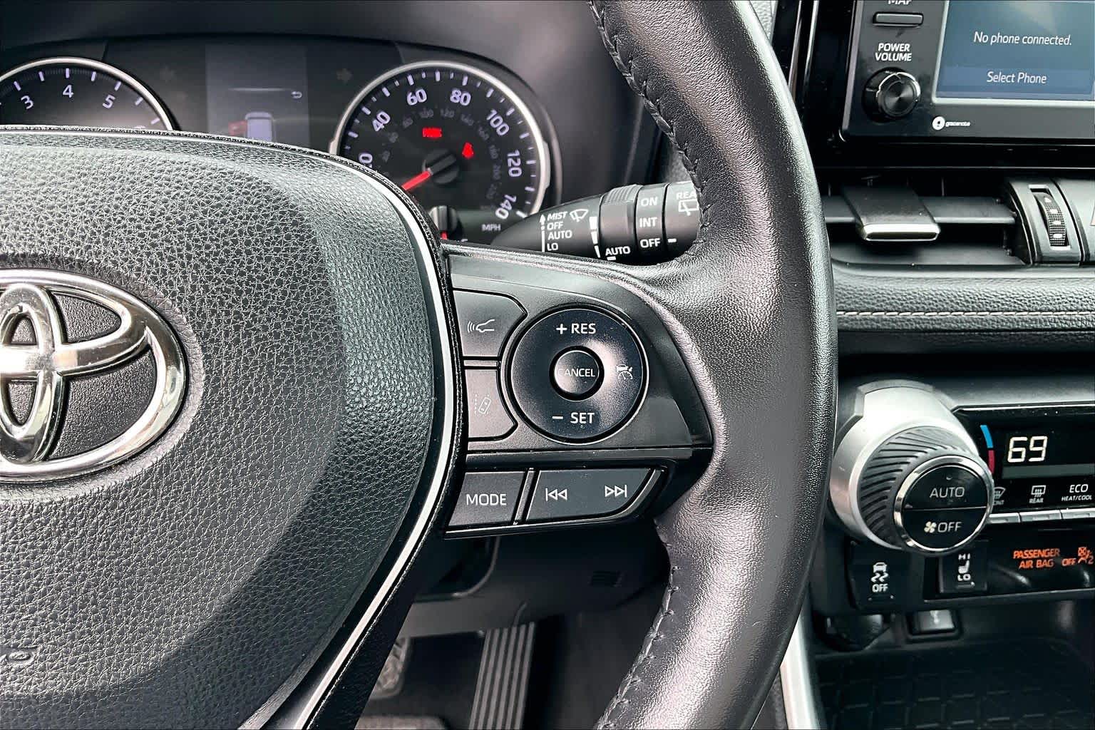 Thumbnail: 2020 Toyota RAV4 - 25