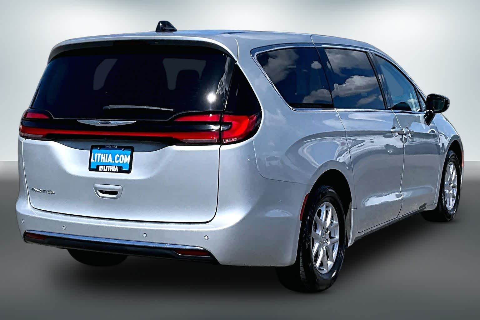 Thumbnail: 2024 Chrysler Pacifica - 22