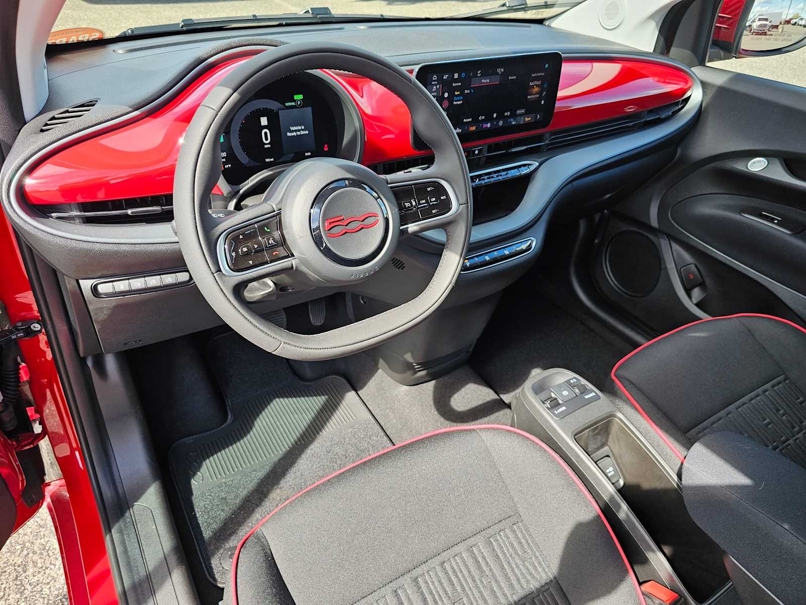 Thumbnail: 2024 Fiat 500e - 2