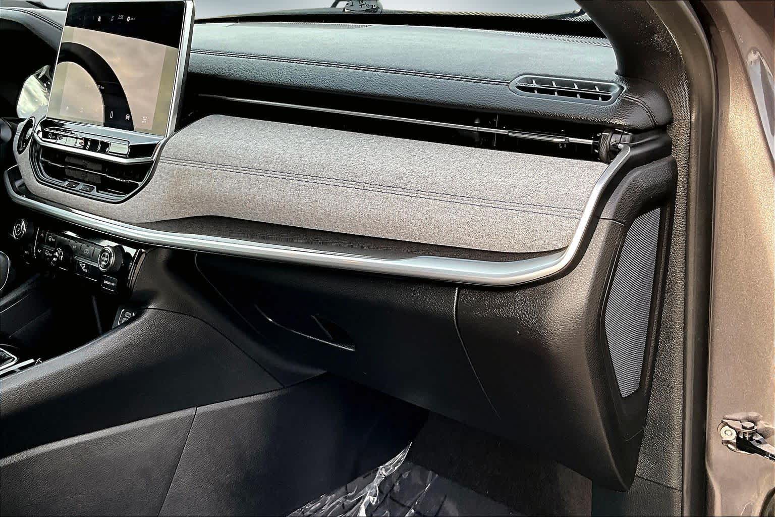 Thumbnail: 2024 Jeep Compass - 23